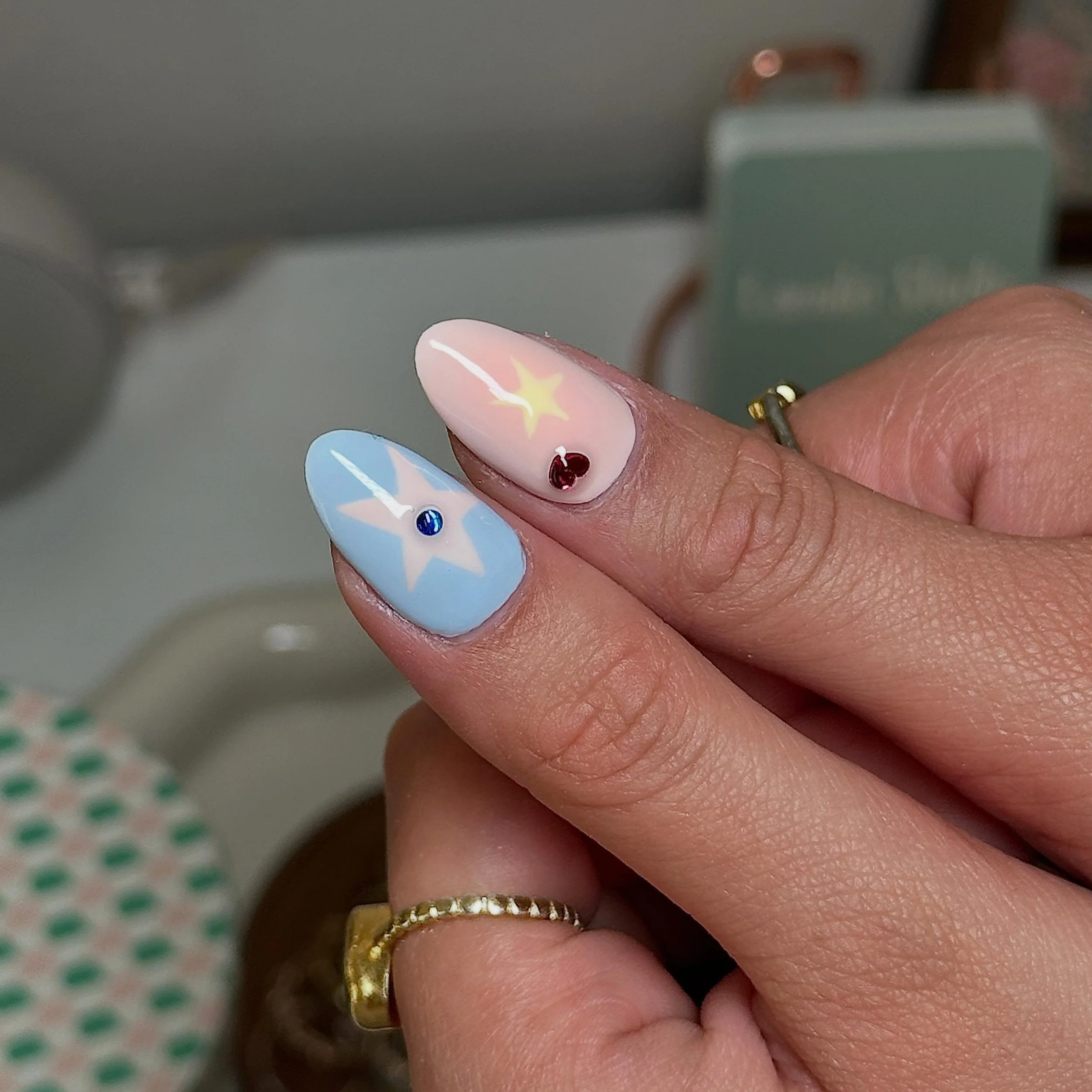 ⭐️❤️🌀⛓️✨
&bull;
&bull;
&bull;
&bull;
#funkynailart #nailinspo #nailartdesign #nailaddiction #nailfashion