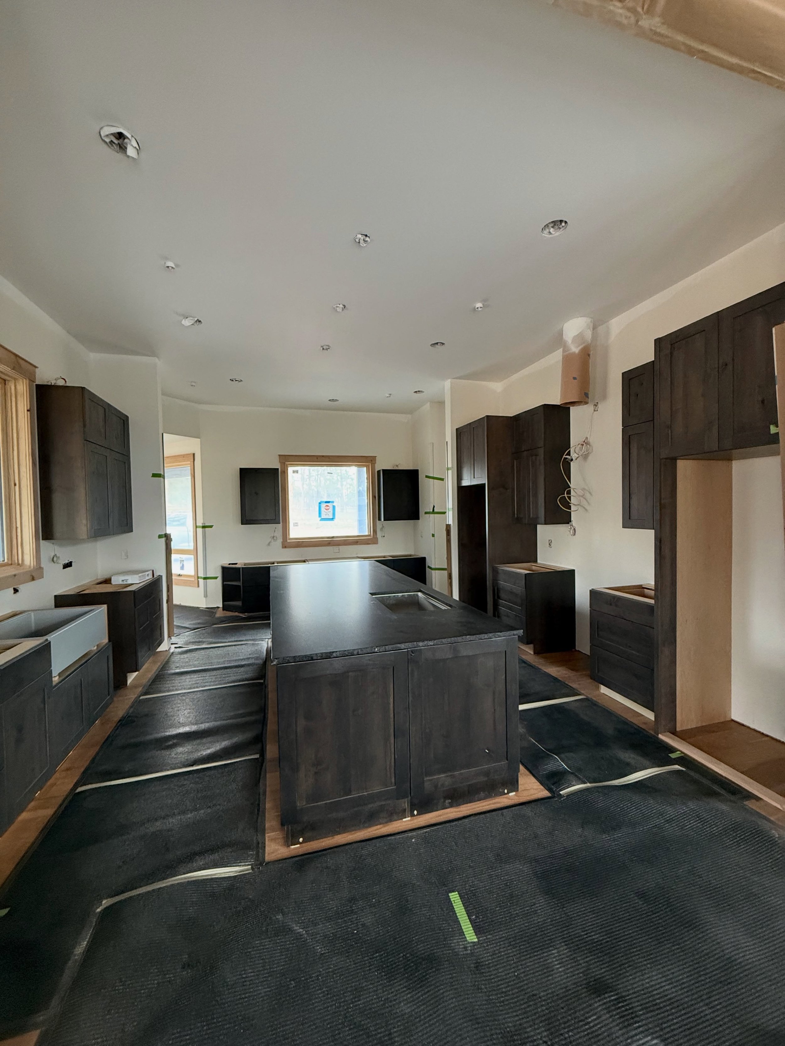 This kitchen is coming to life! The countertops are going in, the trim carpenters are wrapping up! It won&rsquo;t be long before the homeowners are enjoying this space!! #kitchen #design #architecture #luxury