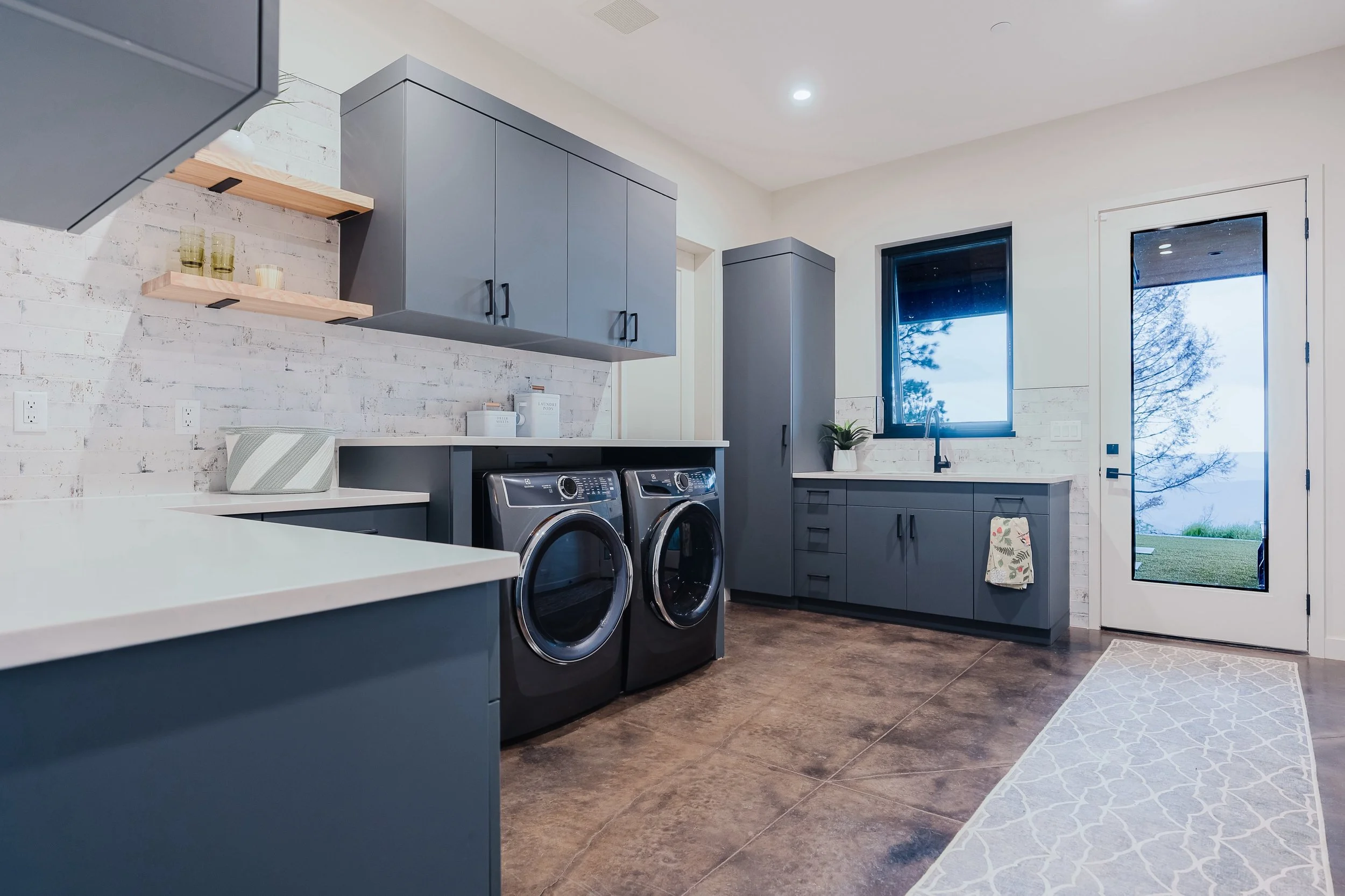 🧺 Who says laundry day can&rsquo;t be fun? 🐾

This beautiful laundry room in Conifer, Colorado proves that even the most everyday spaces can be thoughtfully designed, stylish, and&mdash;dare we say&mdash;exciting!

With custom cabinetry, plenty of 