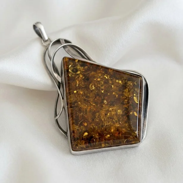 Amber Pendant in Silver