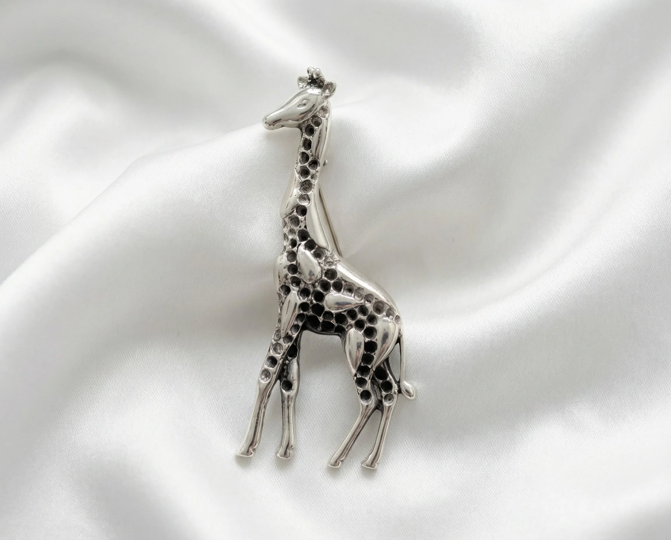 Standing Giraffe Brooch