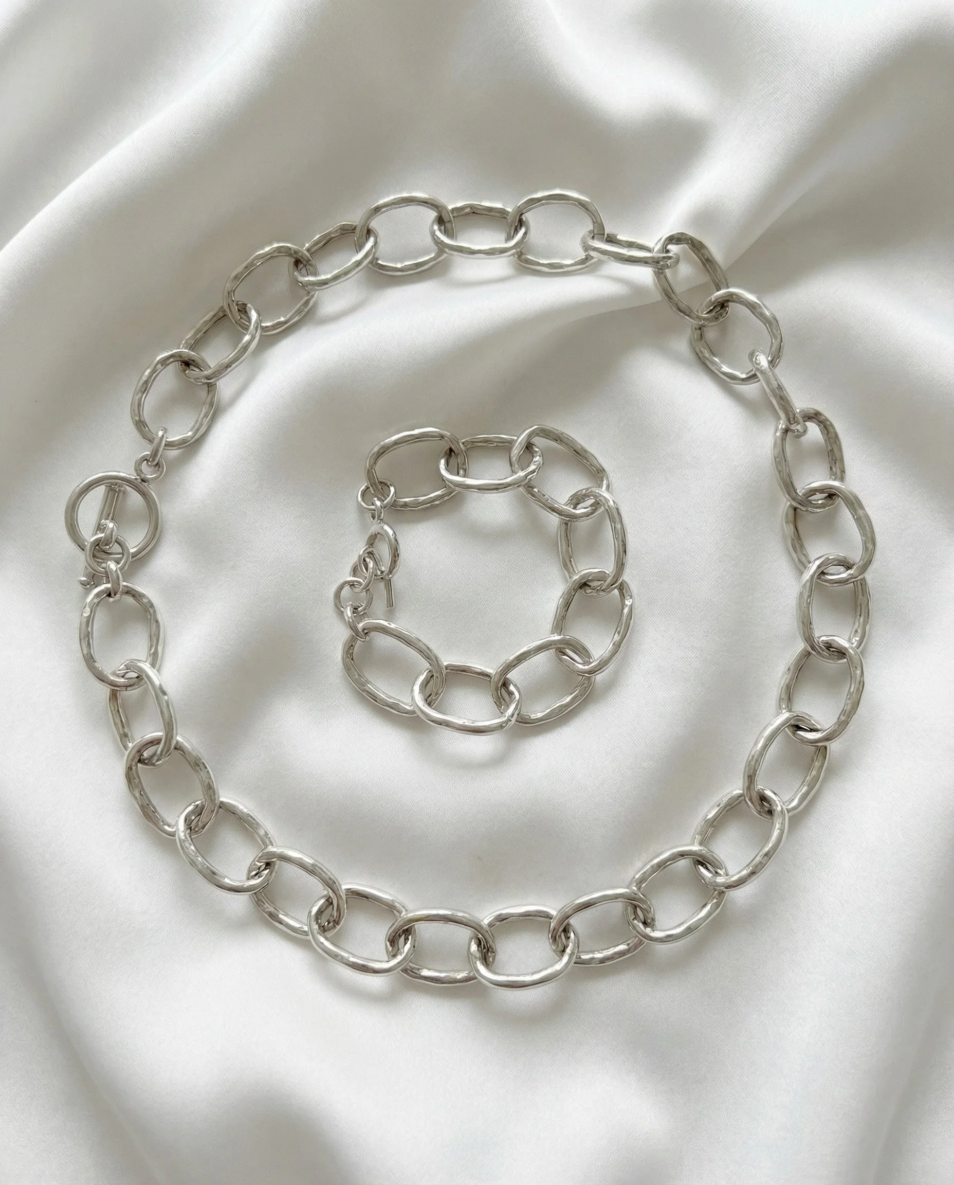 Bold Oval Link Collection