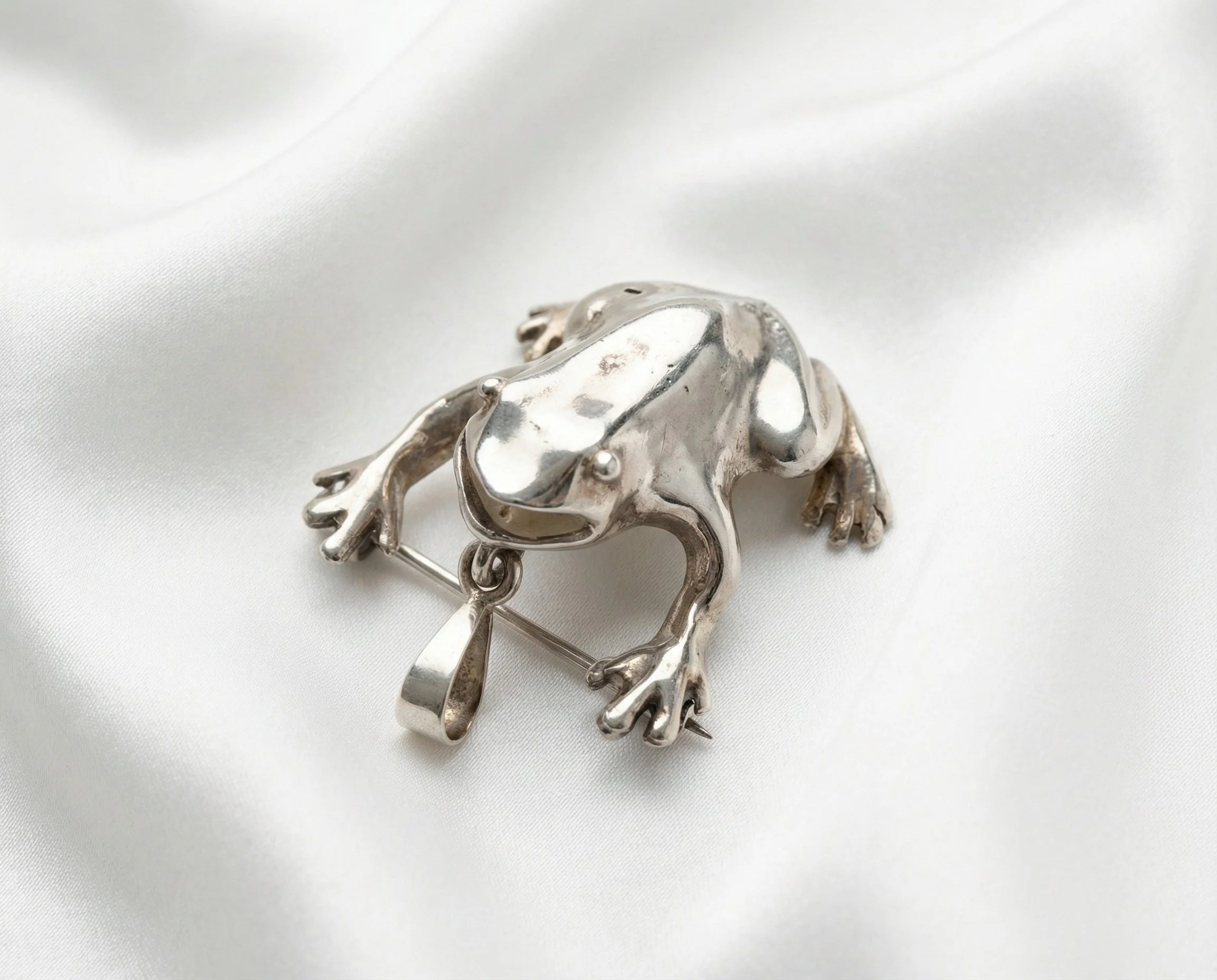 Sculpted Frog Brooch