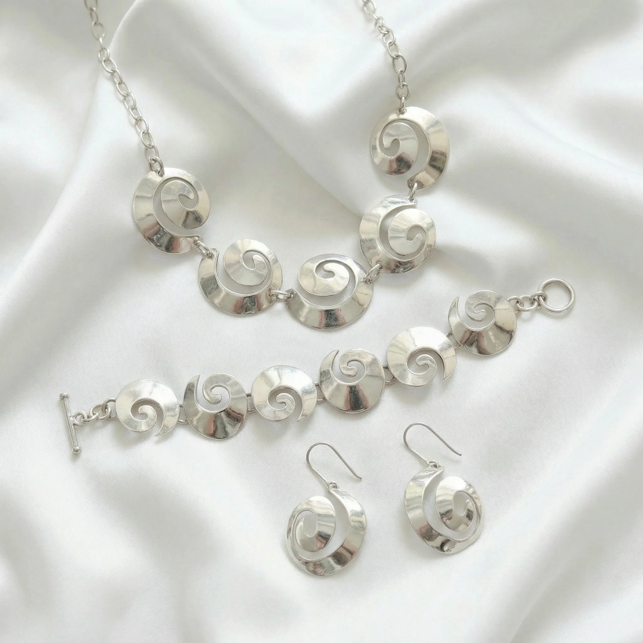 Modern Spiral Link Set