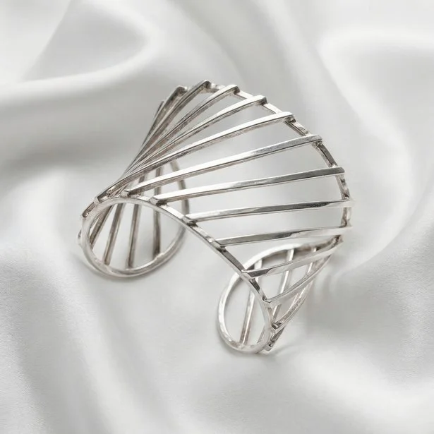 Parallel Diagonal Bar Open Cuff