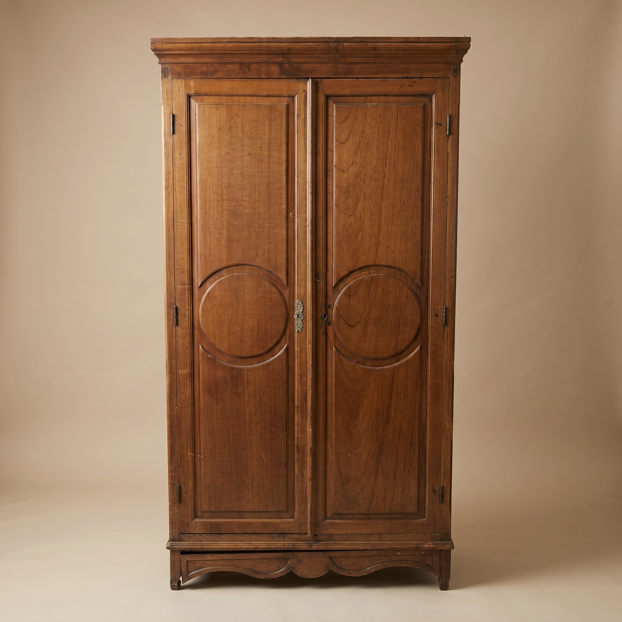 VINTAGE OAK WARDROBE / ARMOIREEUROPEAN-STYLE SOLID WOOD CABINET
