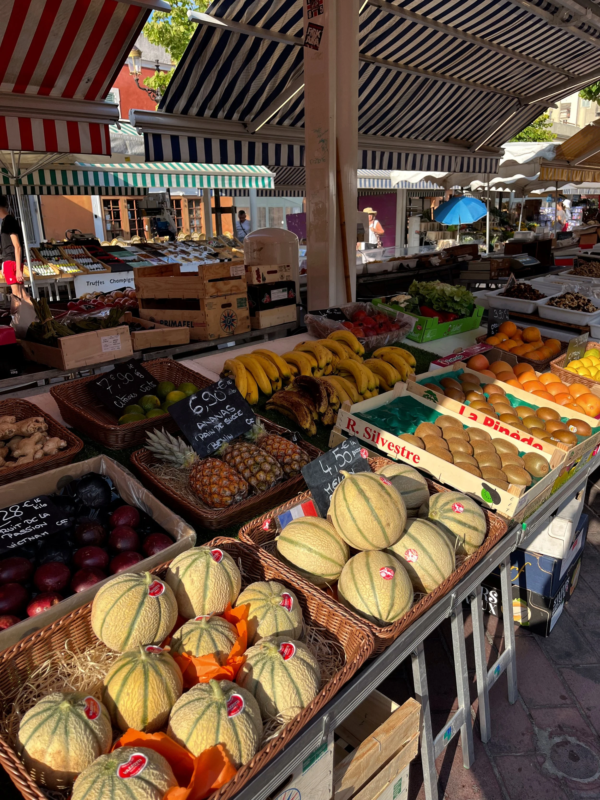 15 Best Hobbies for Meeting New People as an Adult