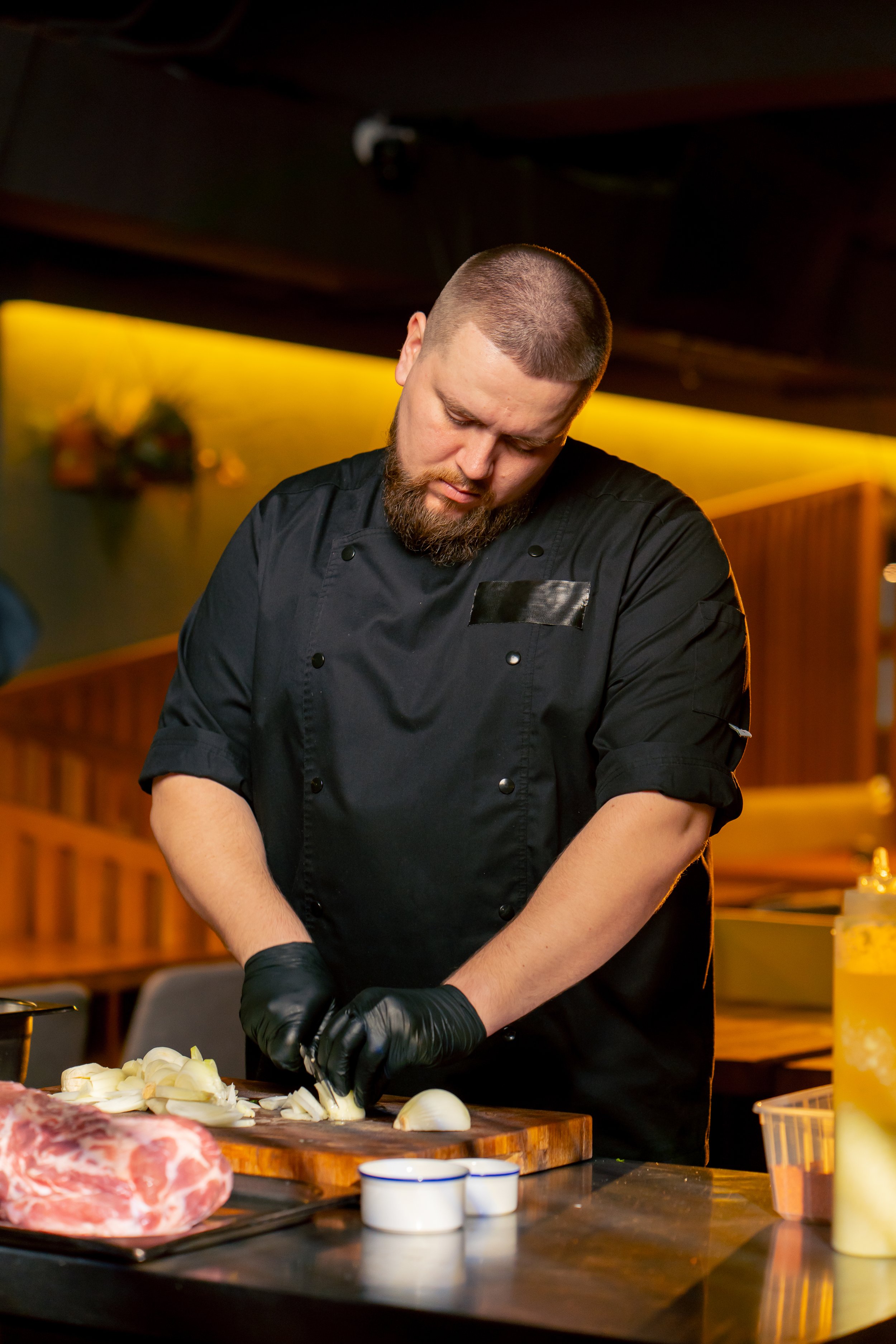 in-a-restaurant-in-rib-bar-in-the-central-hall-a-c-2026-03-16-00-34-21-utc.jpg