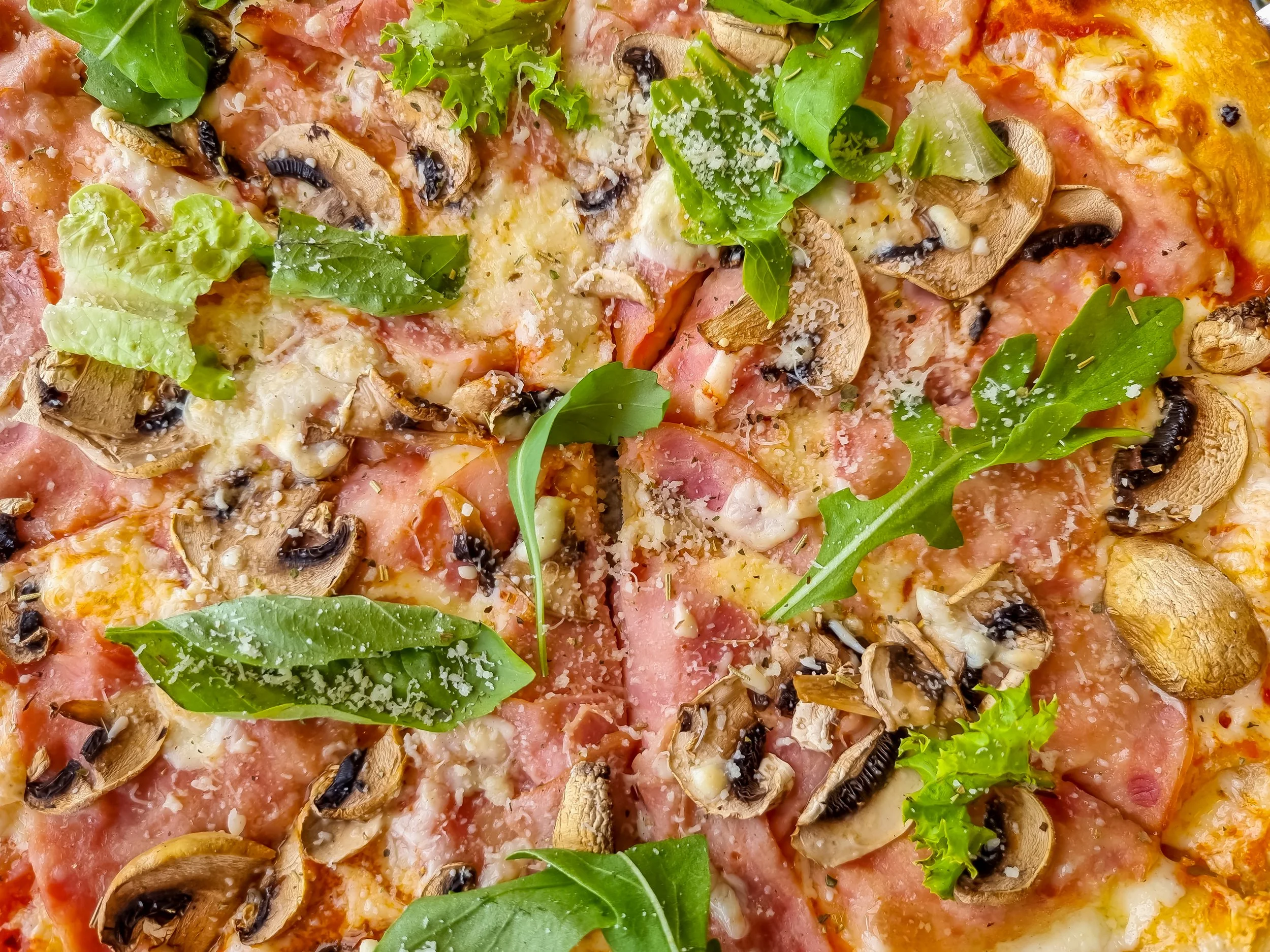traditional-italian-pizza-with-prosciutto-arugula-2026-01-07-23-43-34-utc.jpg