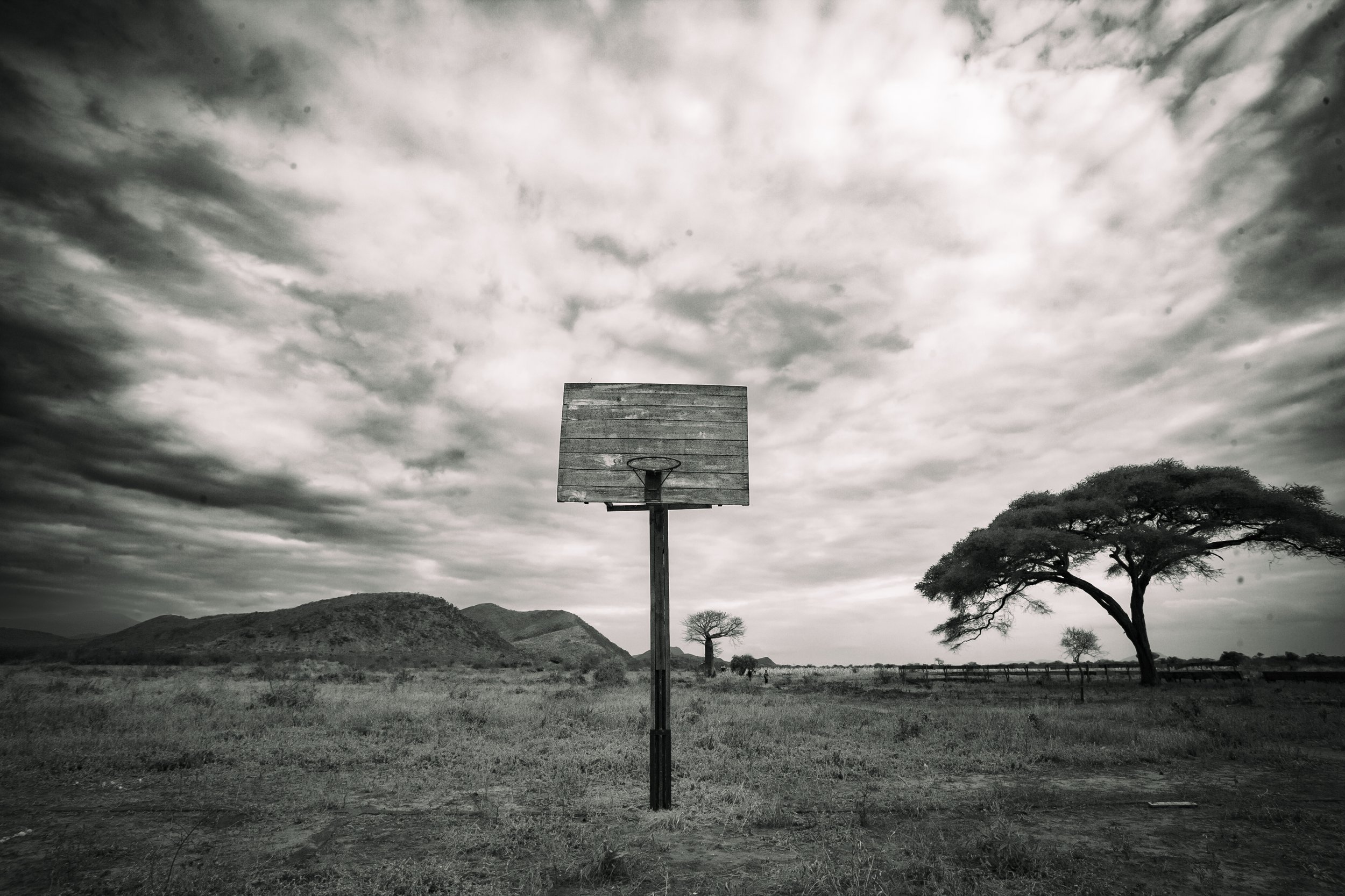 TANZANIA_2010_hoop_v5__bw_rt4_x2.jpg