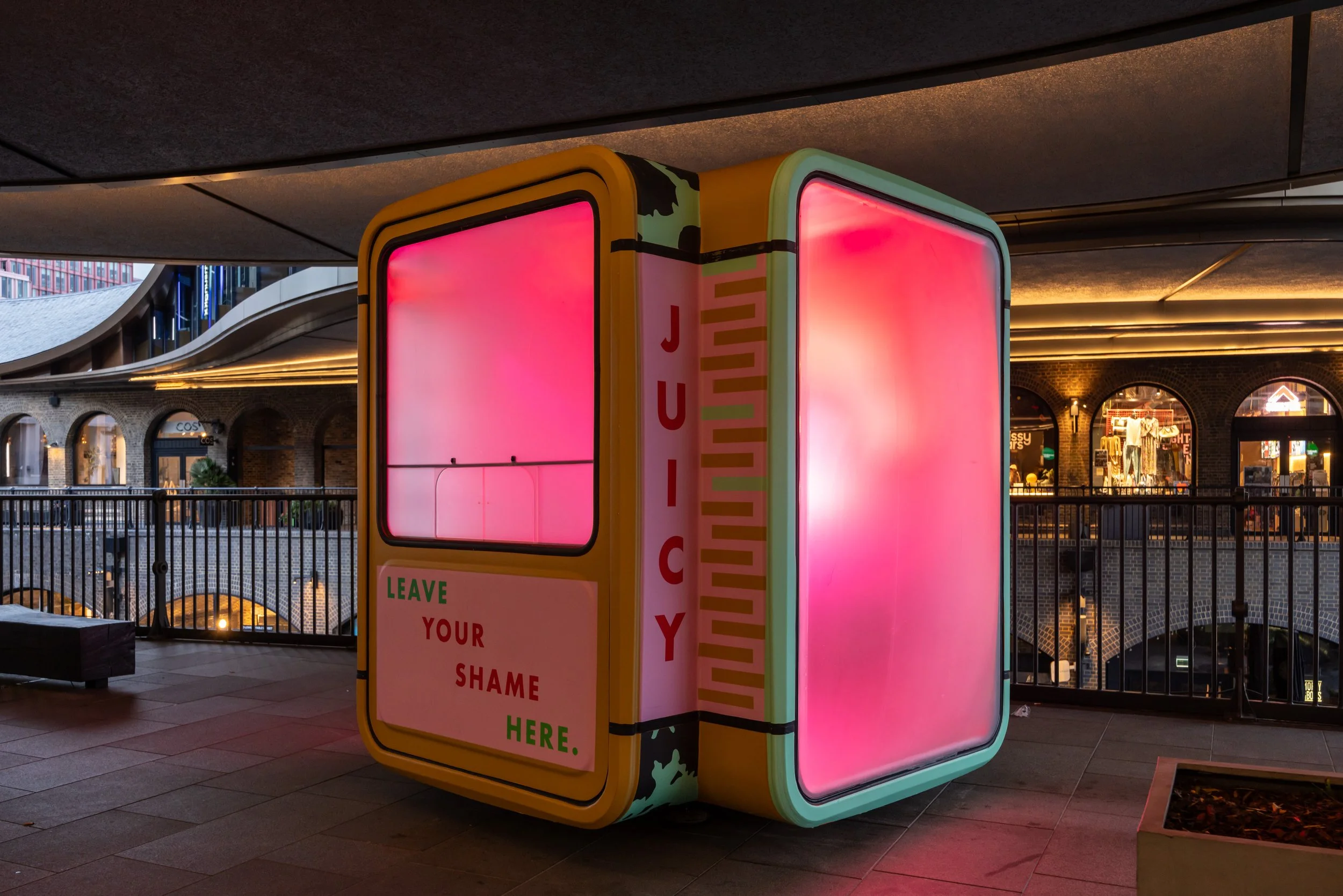 juicy booth credit john sturrock .jpg