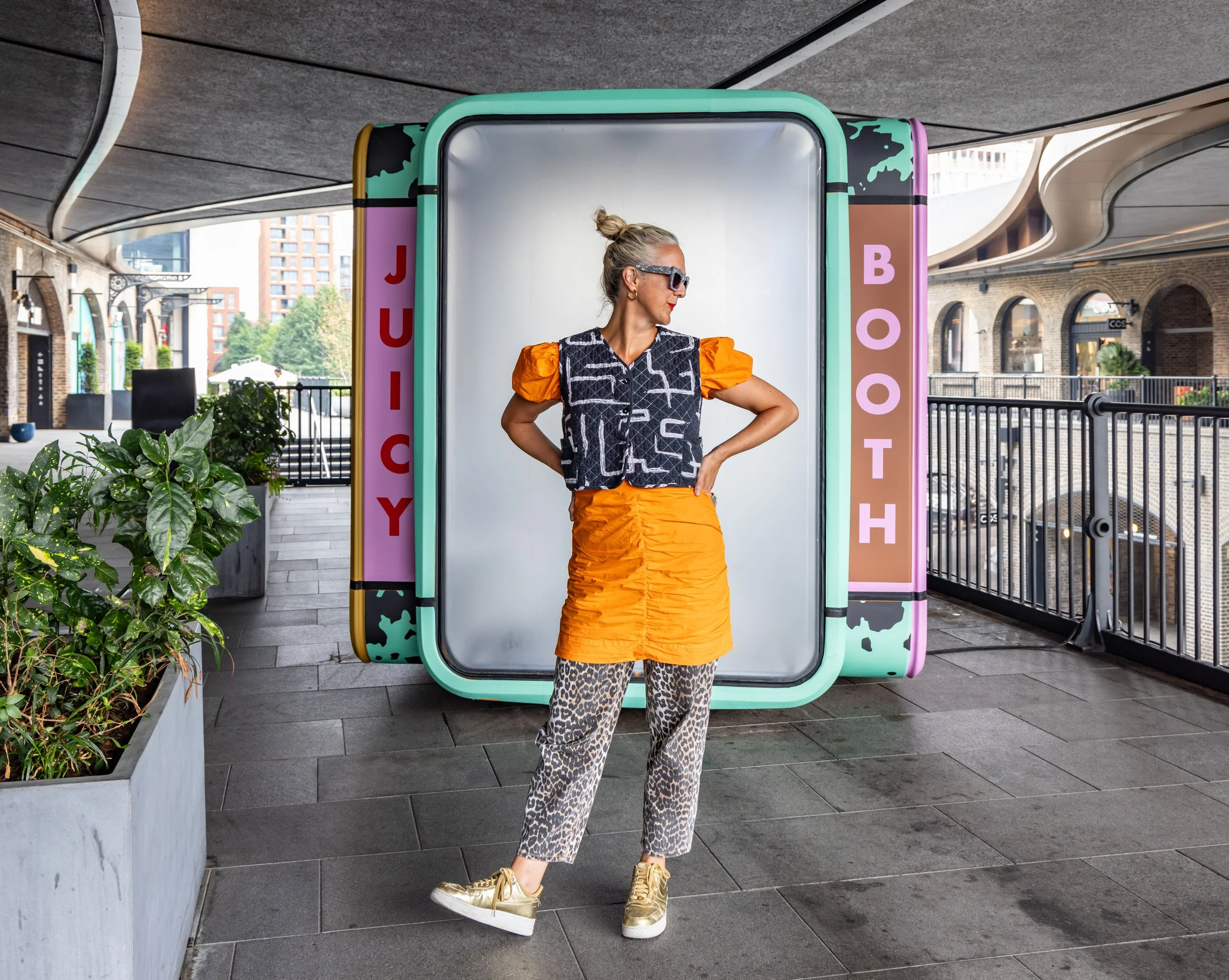 juicy booth credit john sturrock (1).jpg