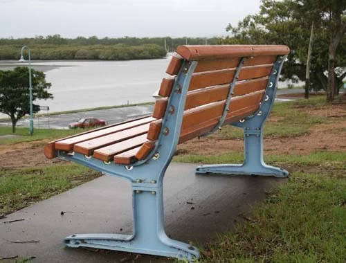 bench-hor500.jpg