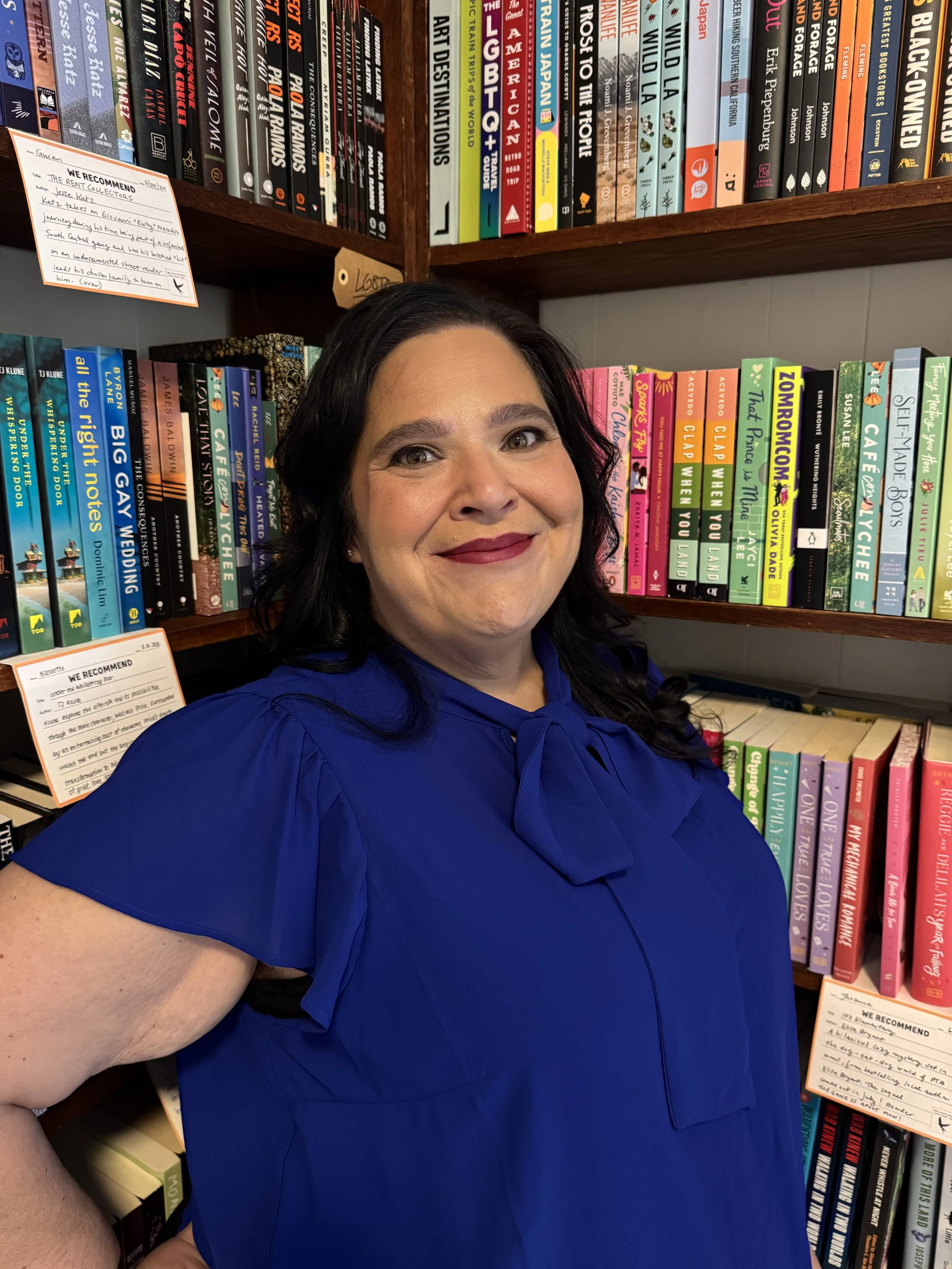 Jennifer in front of two bookshelves.