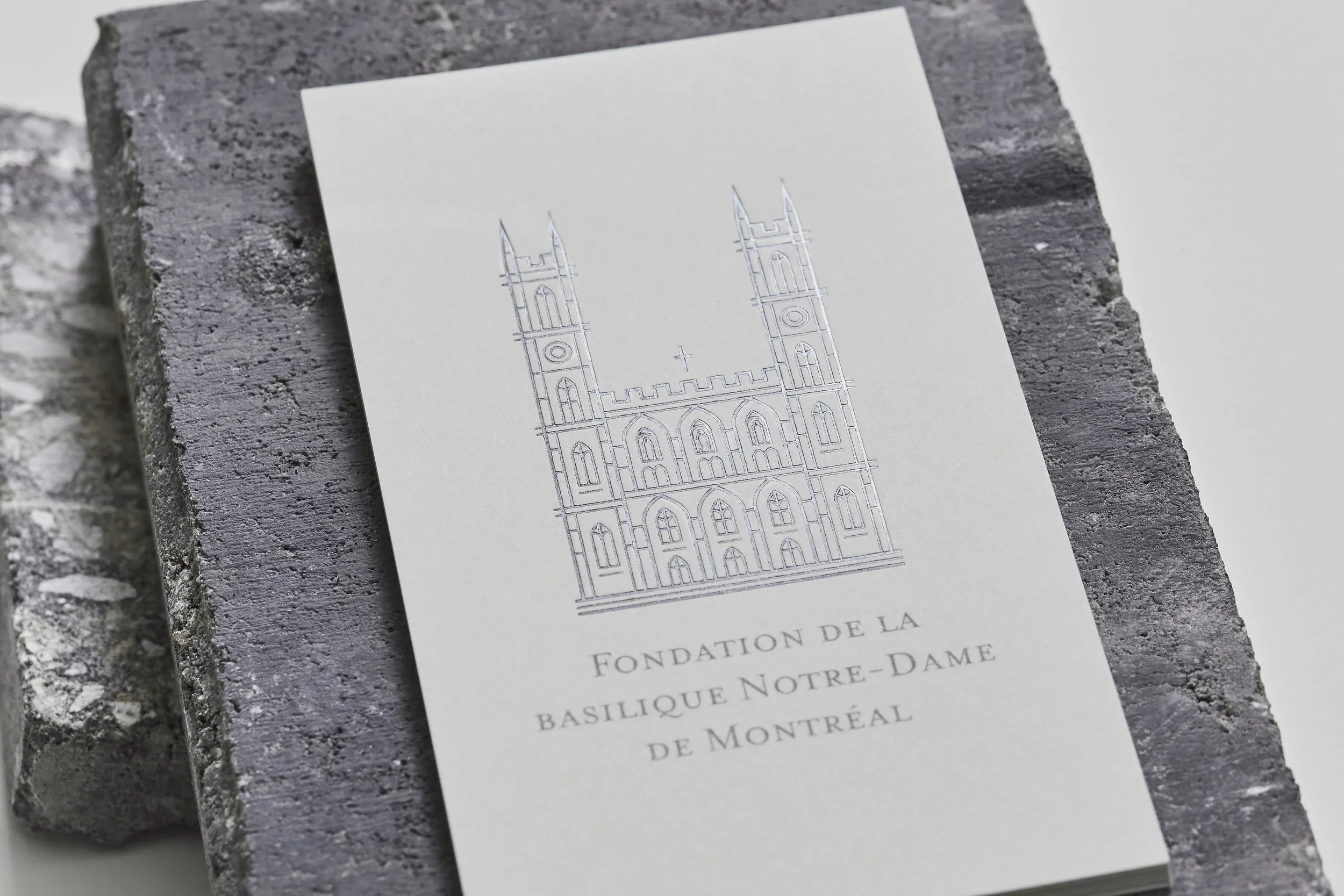 La Fondation de la basilique Notre-Dame de Montréal se dote d’une identité visuelle à la fois moderne et empreinte d’histoire