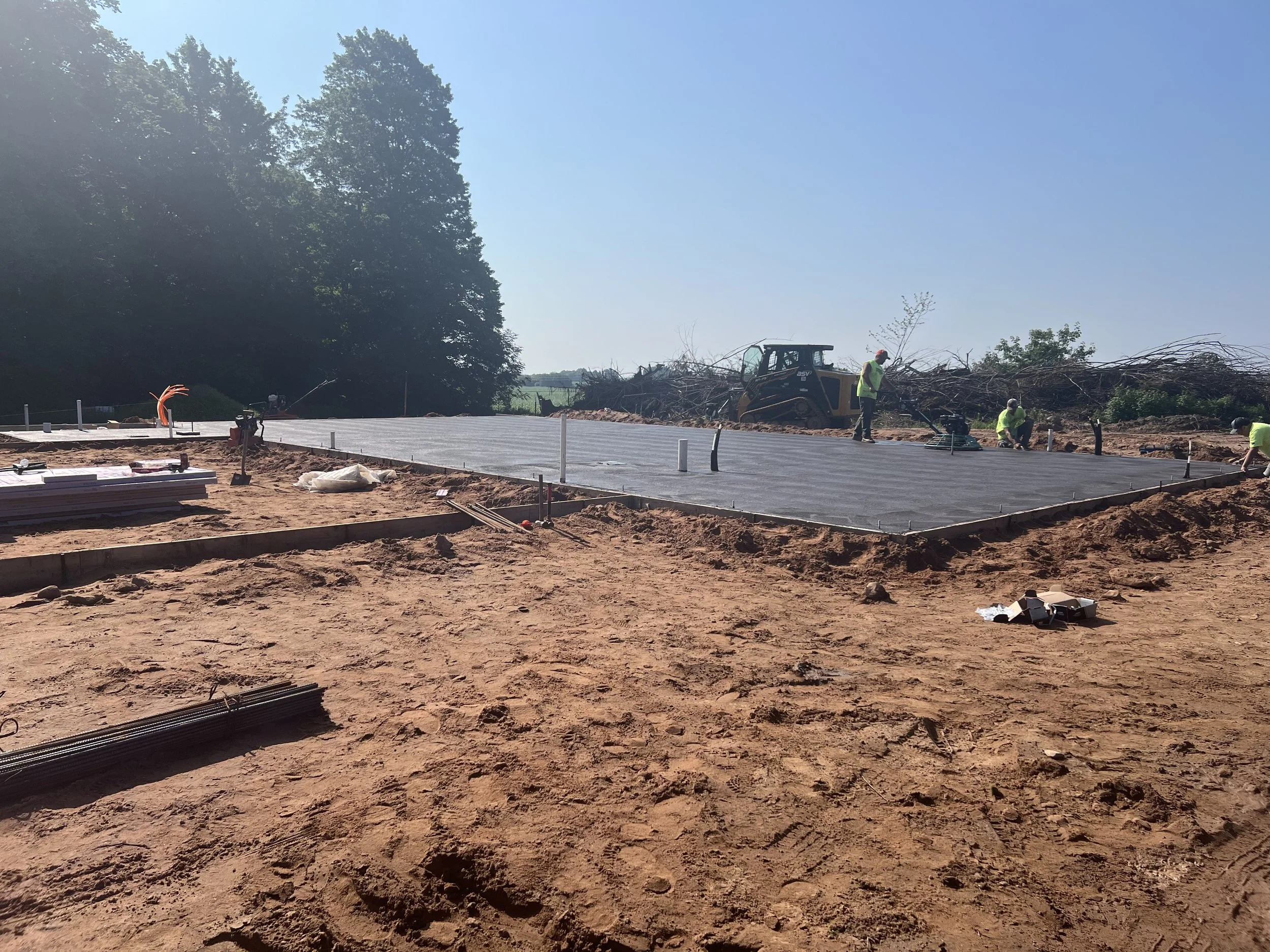 Oranssi carpenter using bench saw