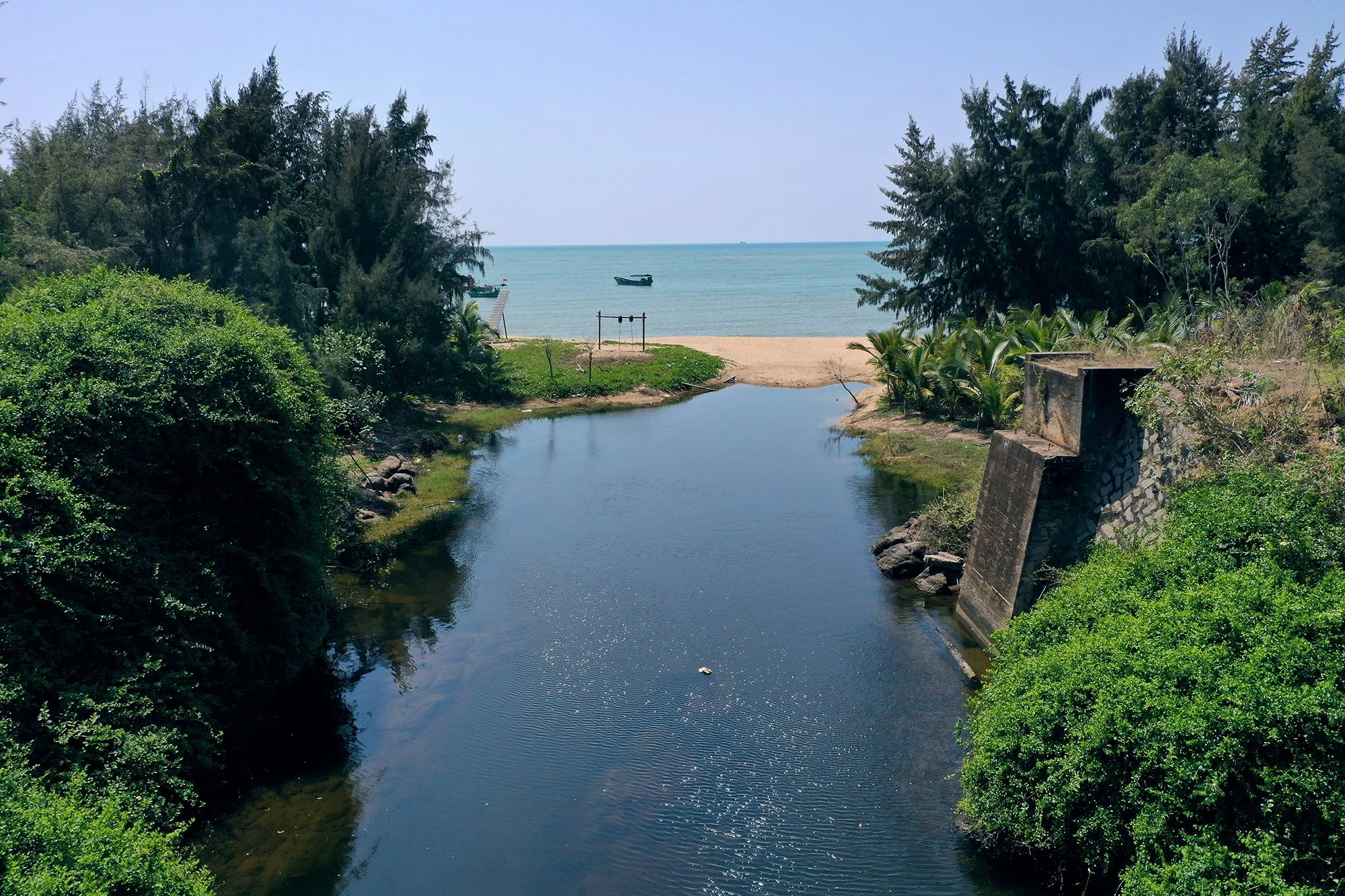  北黎-三亞鐵路建於梅坊段廢棄橋台。攝於2021年2月。 