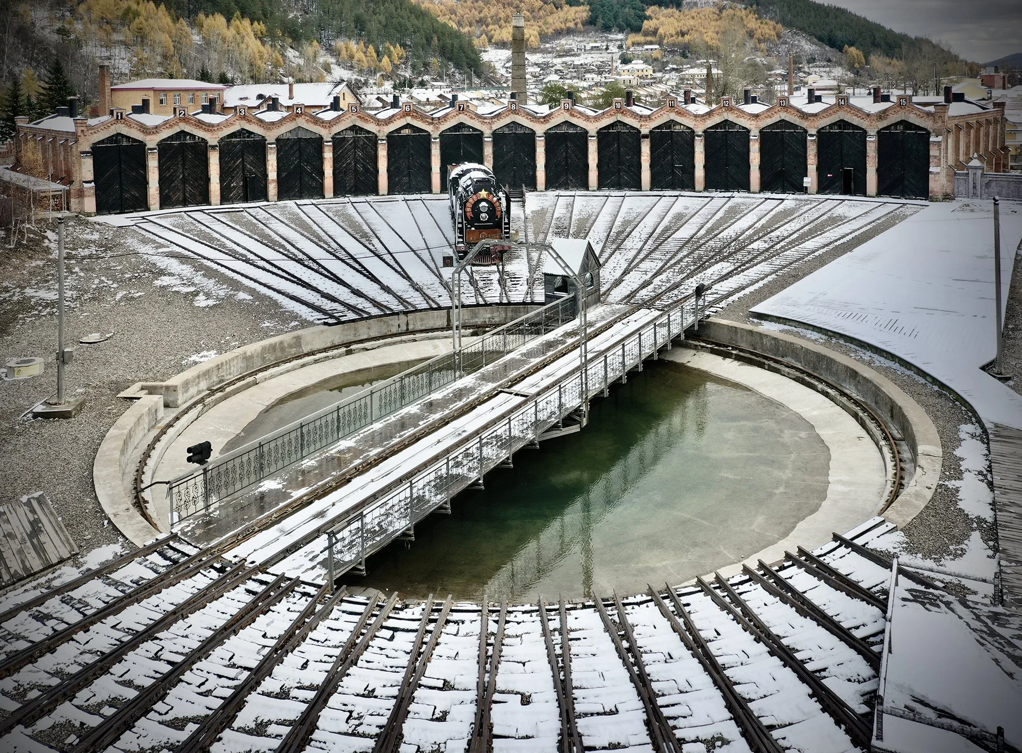 中東鐵路橫道河子扇形機車庫