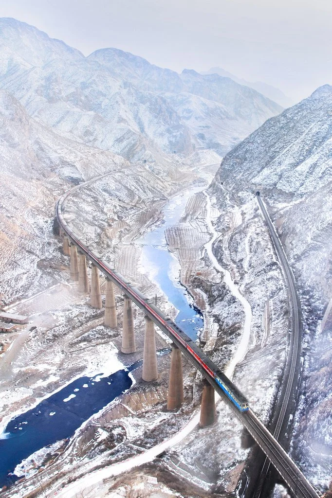北京王嵬《山舞银蛇——丰沙铁路怀来段》.jpg