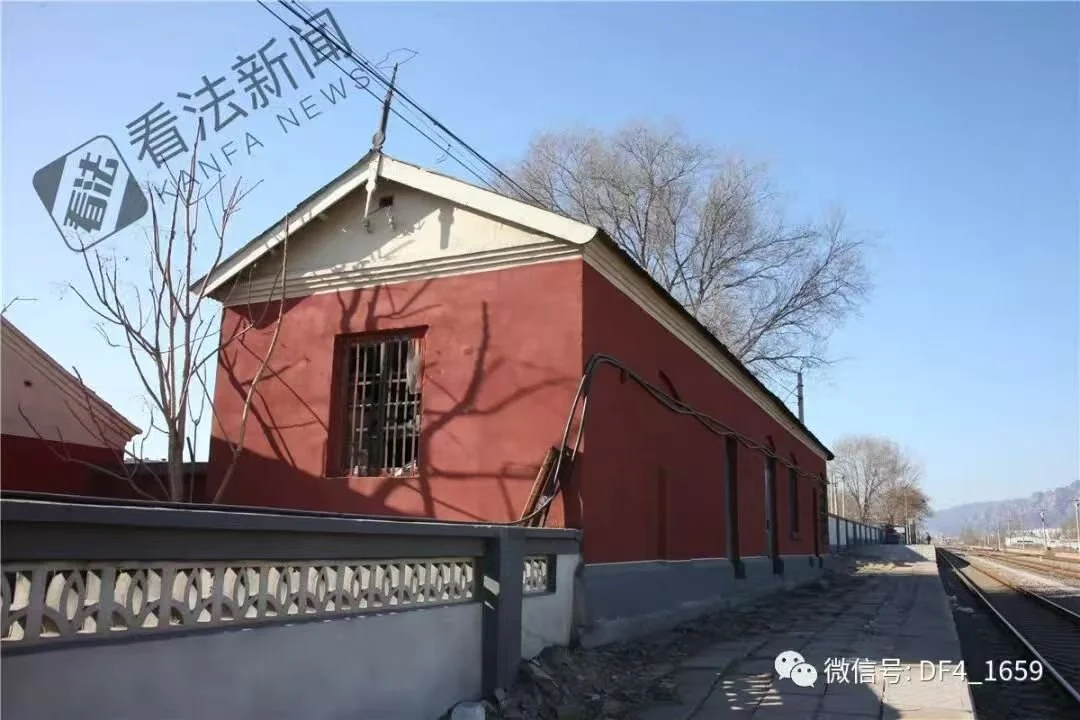 Visiting Surviving Old Buildings of Changping Station on the Beijing-Zhangjiakou Railway; Scholar Fights for Their Legal Status