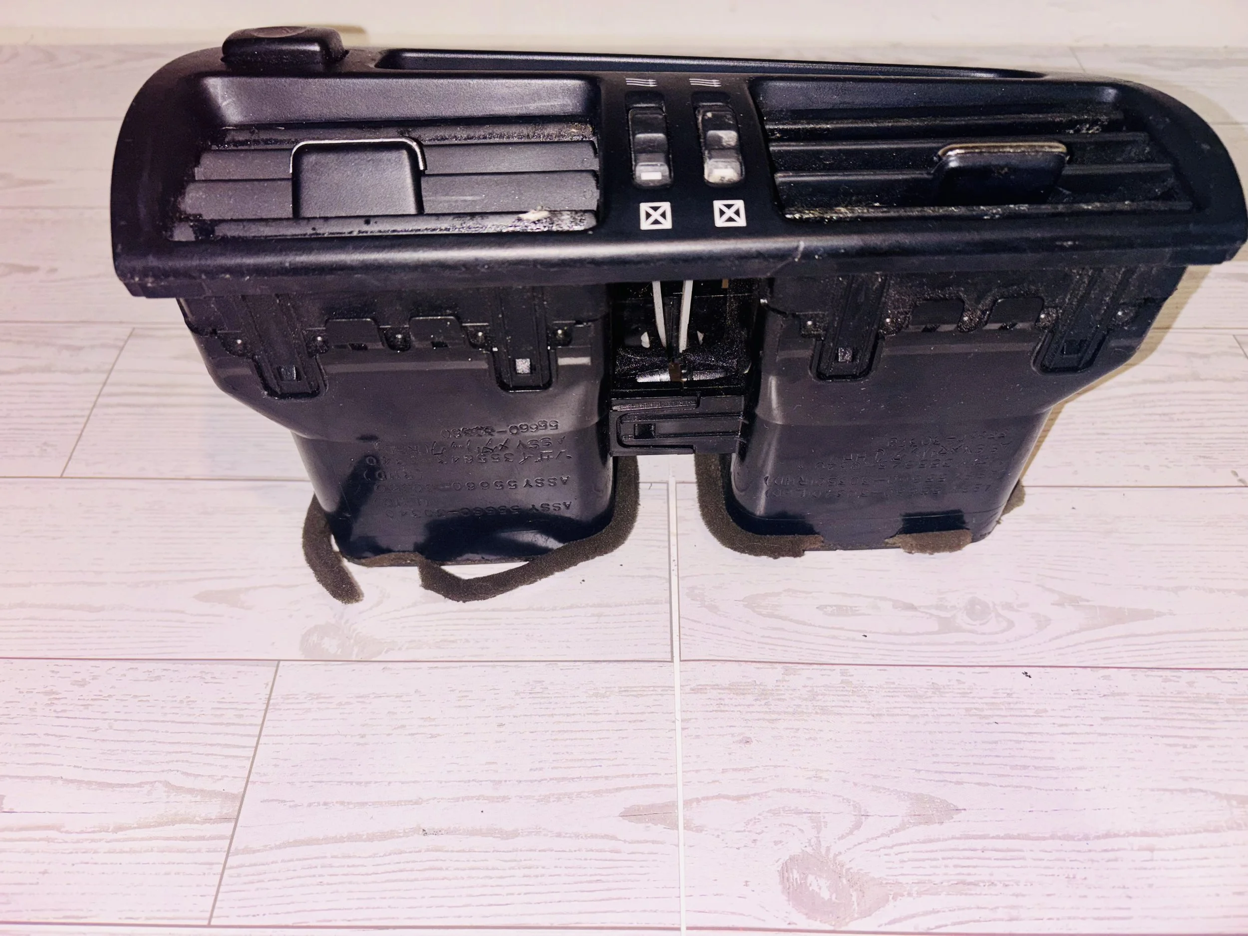 Toyota Dashboard Center Air Vent Assembly w/ Hazard Button- OEM 55660-52010