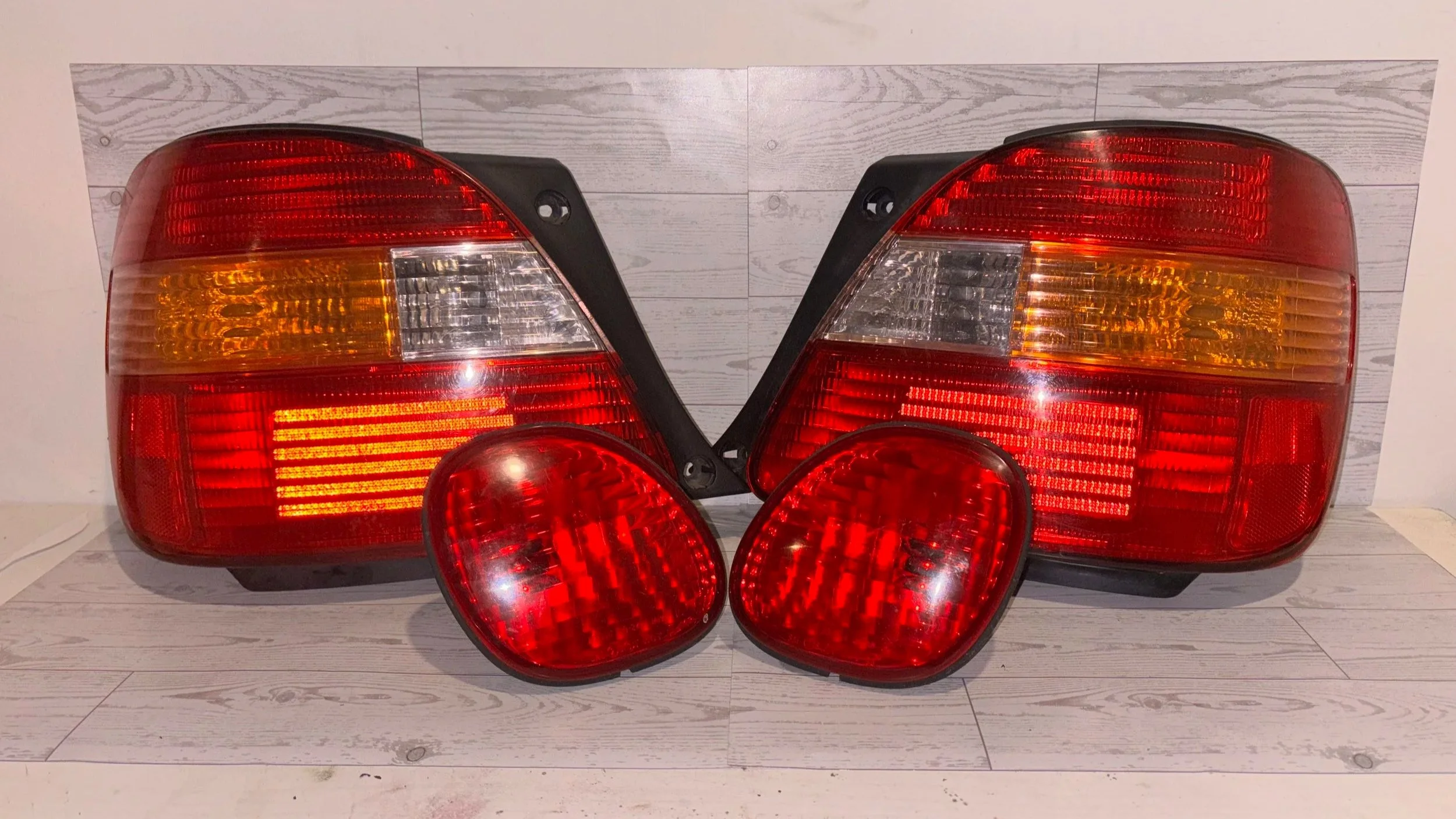 98-2000 Toyota Rear Taillight & Reflector Set-OEm Assemblies (Full Set)