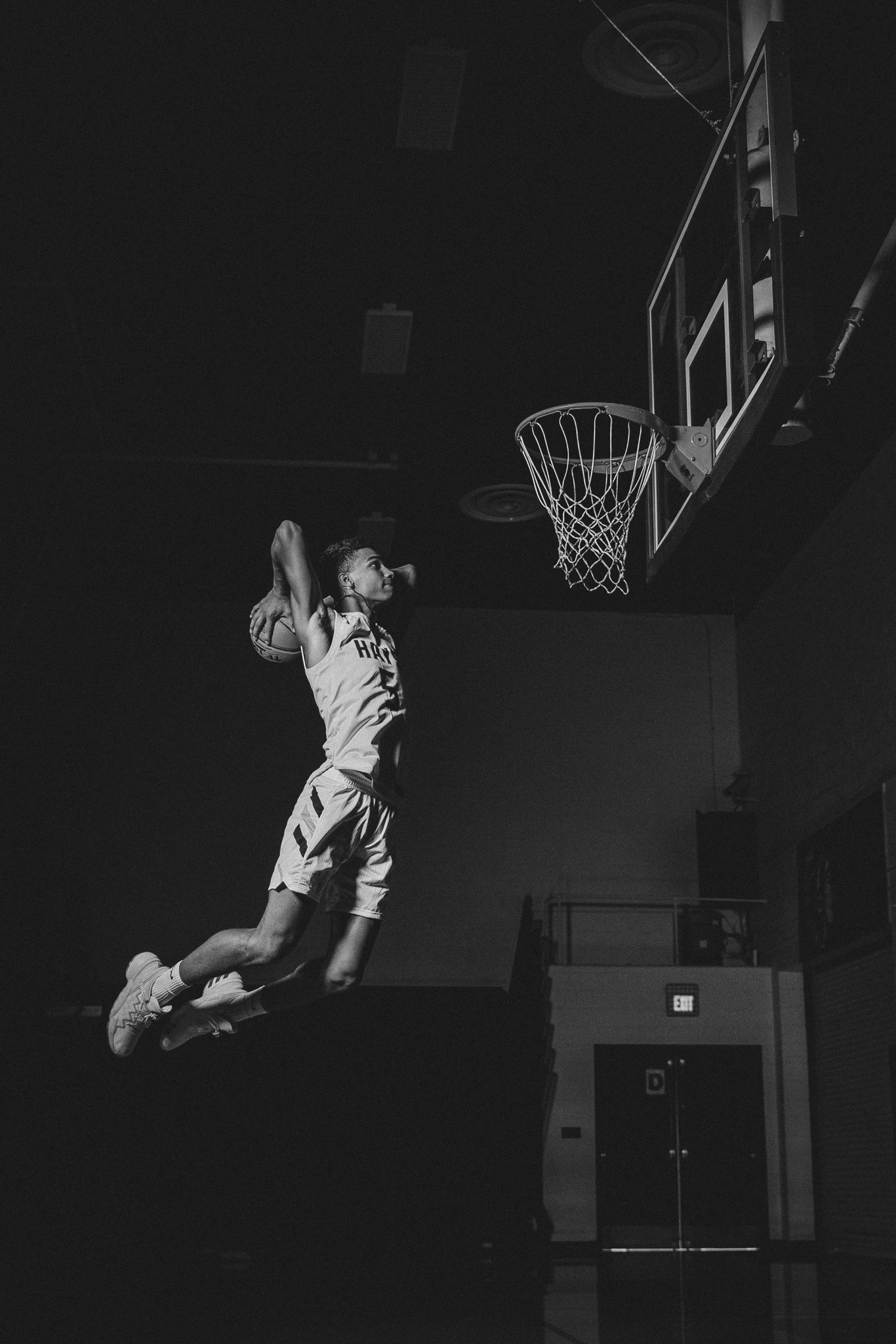 Performance training for leaders in sports services