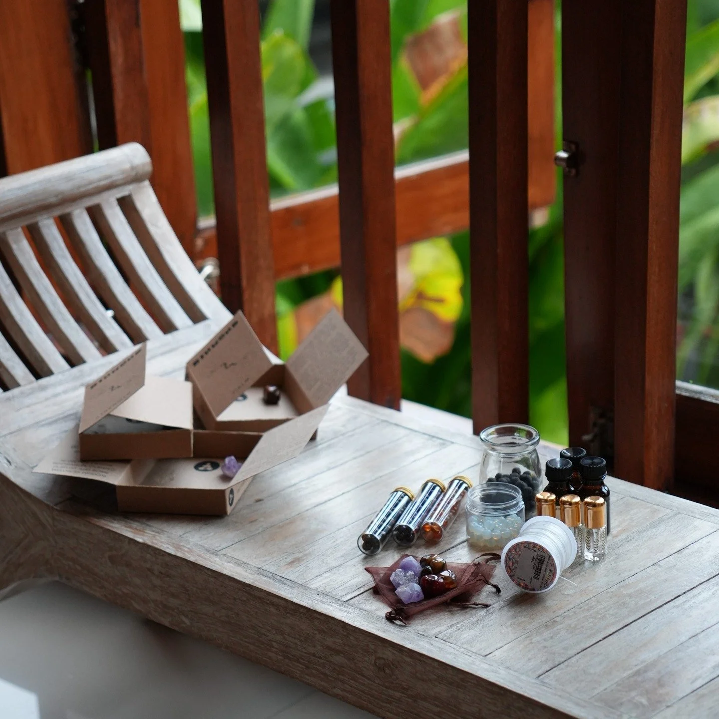 A little behind the scenes look at the our Kinmond Bead Kit - pre packaging. Quality over speed, always. 

#beads #gemstones #mindfulness #diy #creativity #kit #curateyourown #jewellerykit #australia #smallbusiness #handpacked #workinprogress