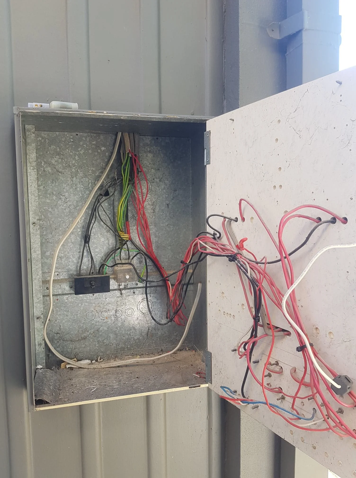 Switchboard wiring compliant