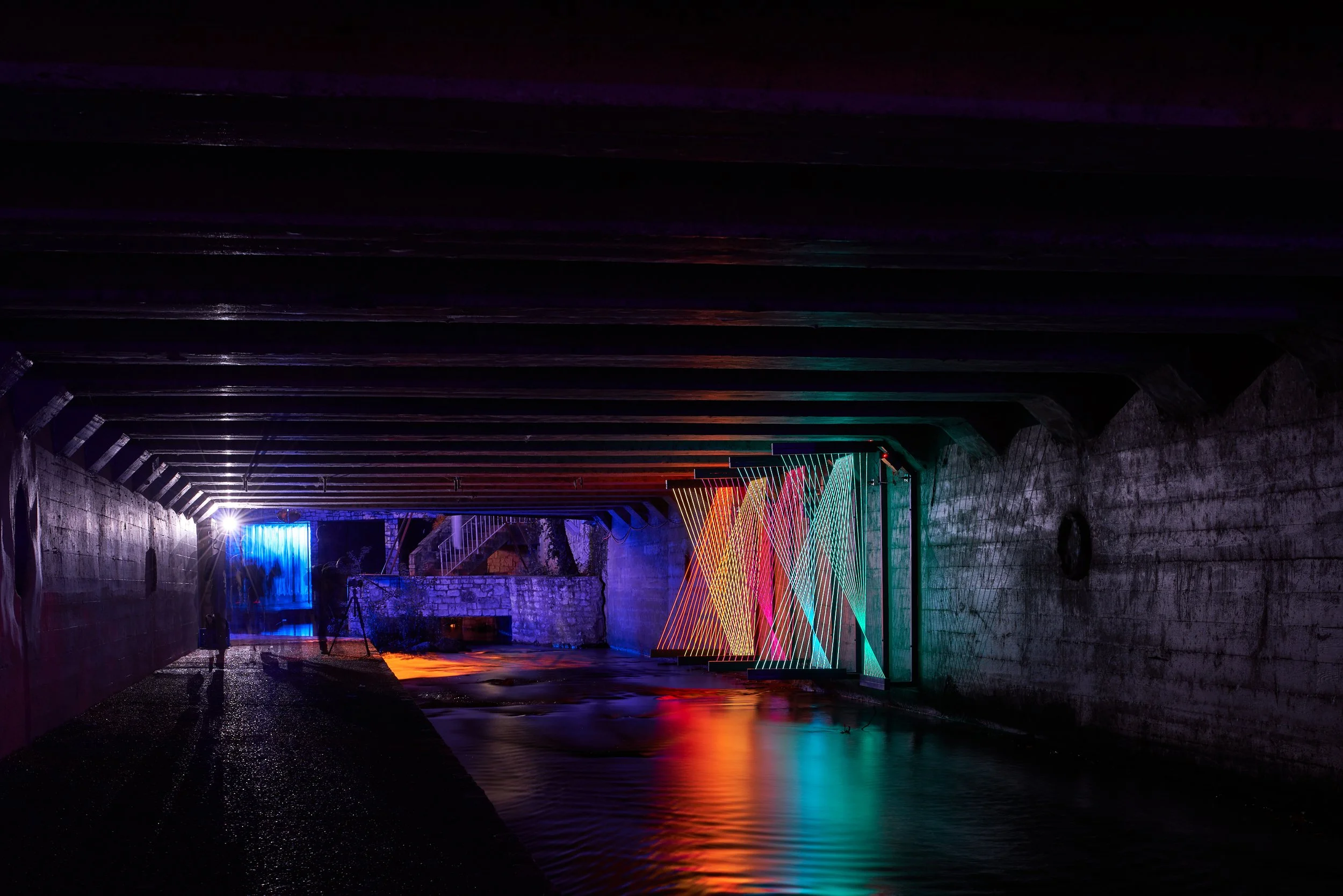 Color becomes a deliberate exaggeration—a visual metaphor for the perceived distinctions among us: variations in skin tone, faith, ethnicity, gender, and identity. When viewed head-on, these contrasts dominate, convincing the viewer that each element