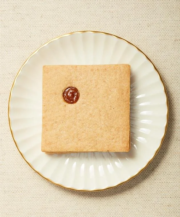 Peanut-Linzer-Front---PRODUCT.jpeg