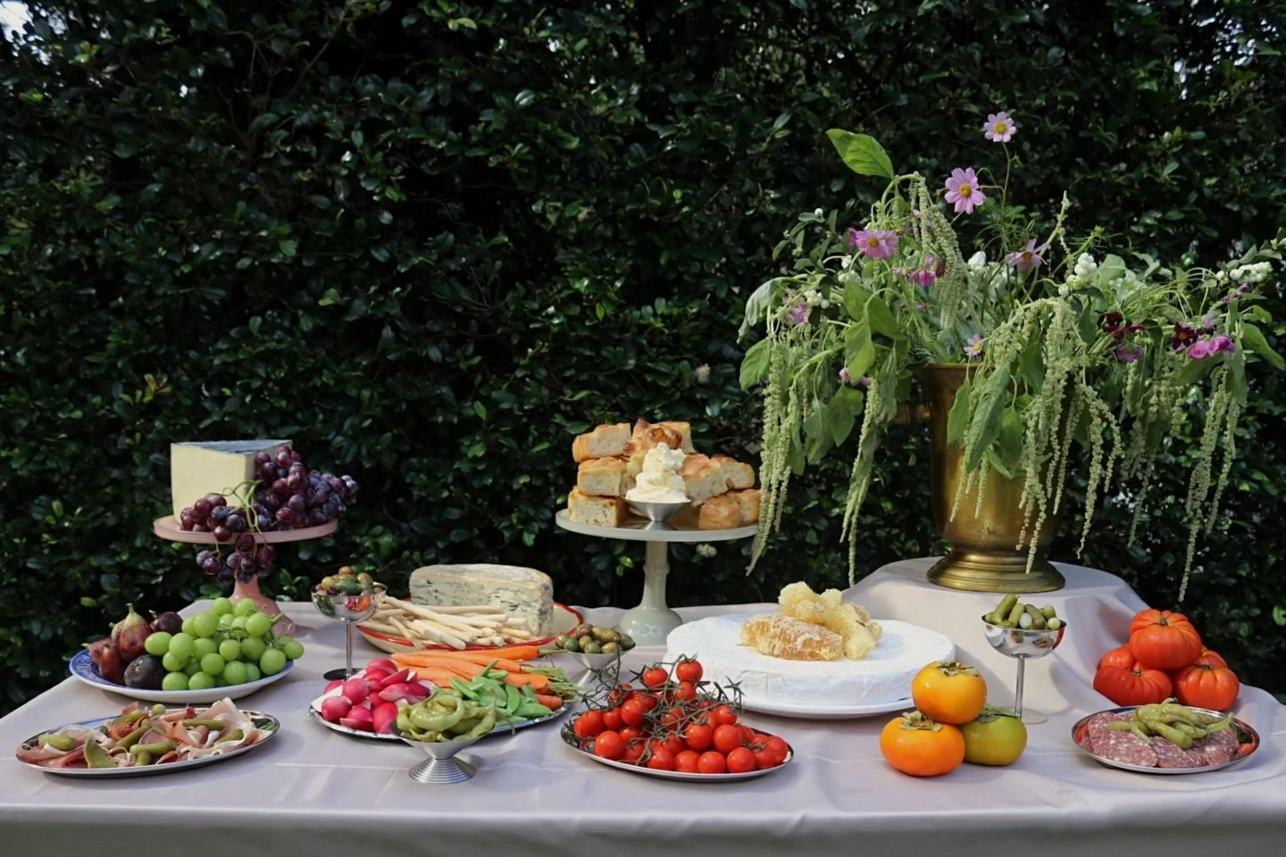 We thoughtfully source seasonal produce, artisan cheese and fresh ingredients from suppliers across the Sunshine Coast and surrounding regions. We believe that the best food starts with the best produce!