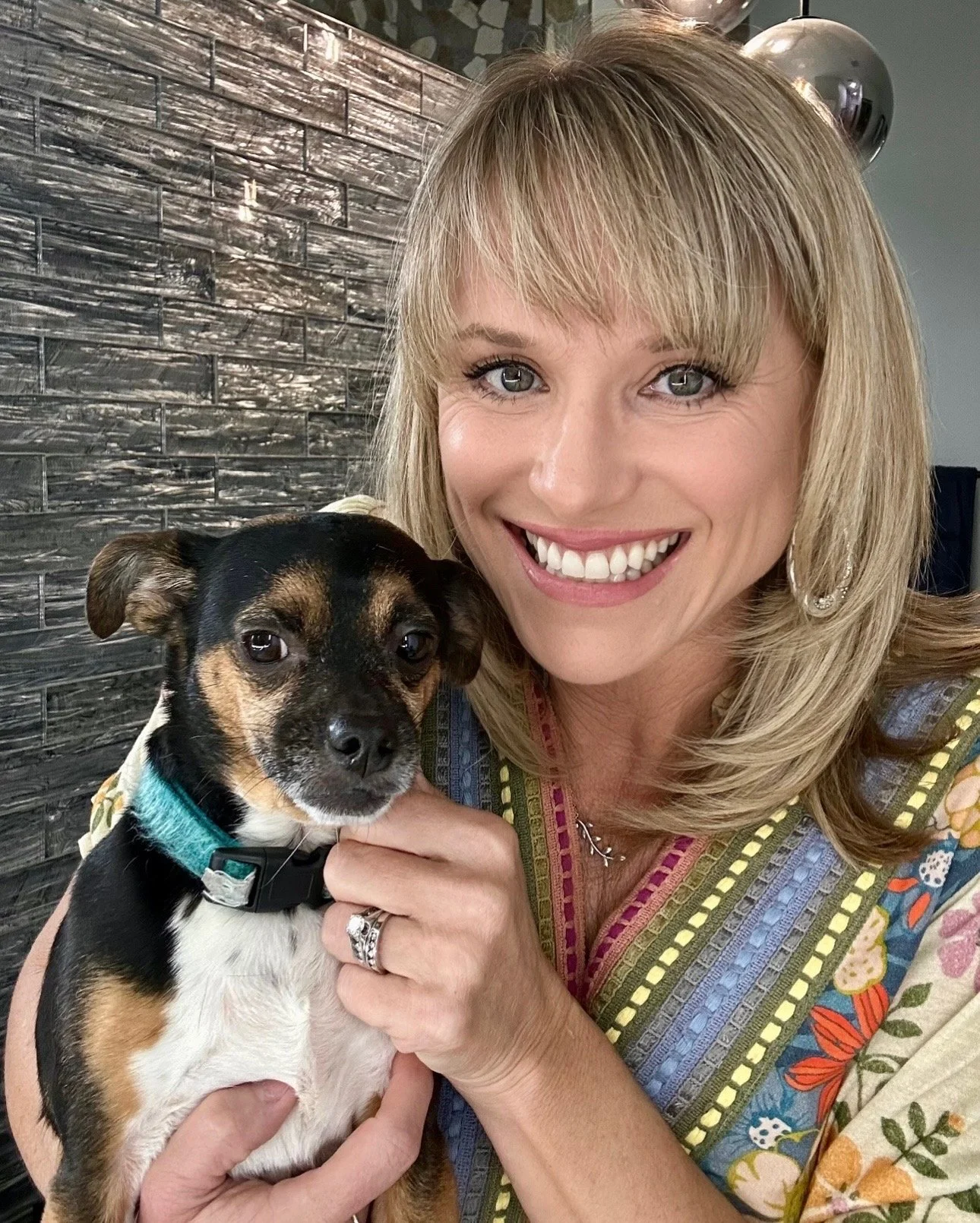 kelly-diedring-harris-with-dog-paws-pr.jpeg