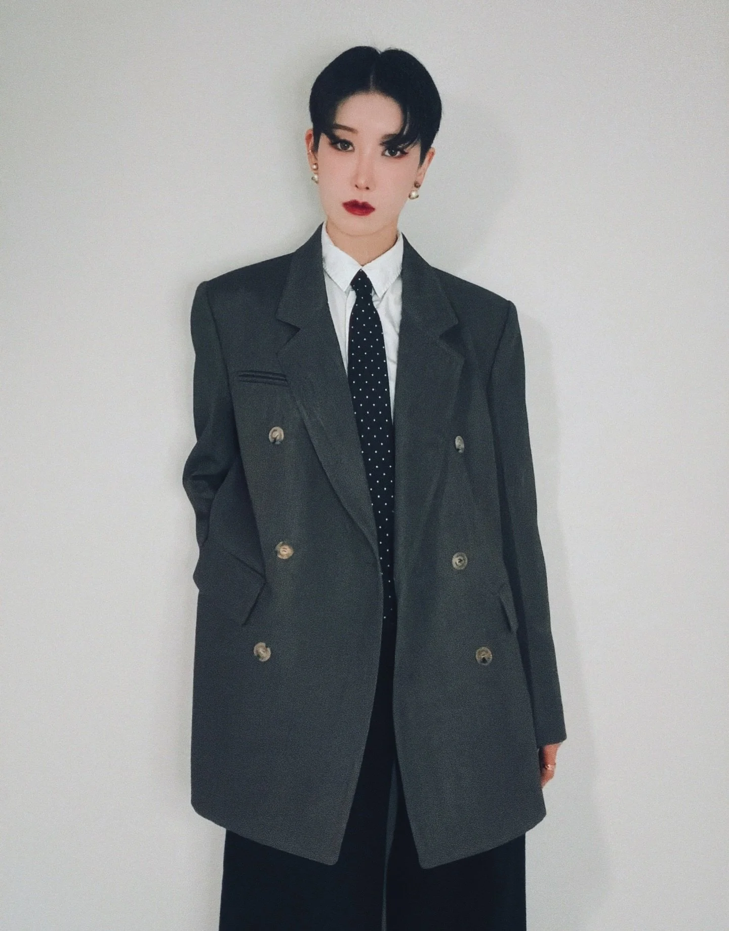 𝗦𝘁𝗿𝘂𝗰𝘁𝘂𝗿𝗲 𝗶𝘀 𝘁𝗵𝗲 𝗦𝘁𝗮𝘁𝗲𝗺𝗲𝗻𝘁.
⠀
⠀
⠀
𝗟&Uacute;𝗖𝗜𝗔 : 𝗡𝗢𝗜𝗥𝗘𝗧
𝗕𝗼𝗿𝗻 𝗳𝗿𝗼𝗺 𝗟𝗶𝗴𝗵𝘁, 𝗗𝗲𝗳𝗶𝗻𝗲𝗱 𝗶𝗻 𝗡𝗼𝗶𝗿.
⠀
⠀
⠀
⠀
⠀
⠀
⠀
⠀
⠀
⠀
⠀
⠀
⠀
⠀
⠀
⠀
⠀
⠀
⠀
⠀
#NOIRET #androgynousfashion #genderlessfashion #luciastyle