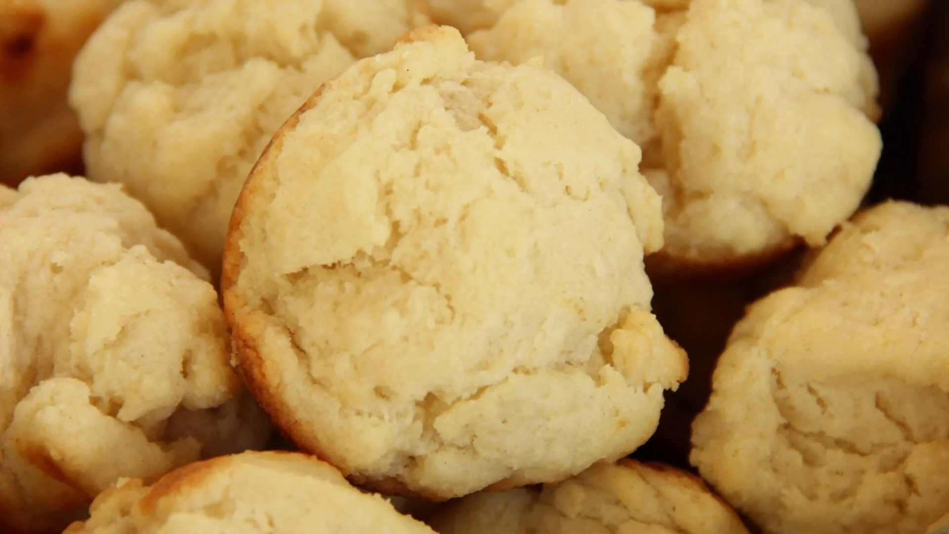 Mahj Munchies: Sour Cream Mini Biscuits