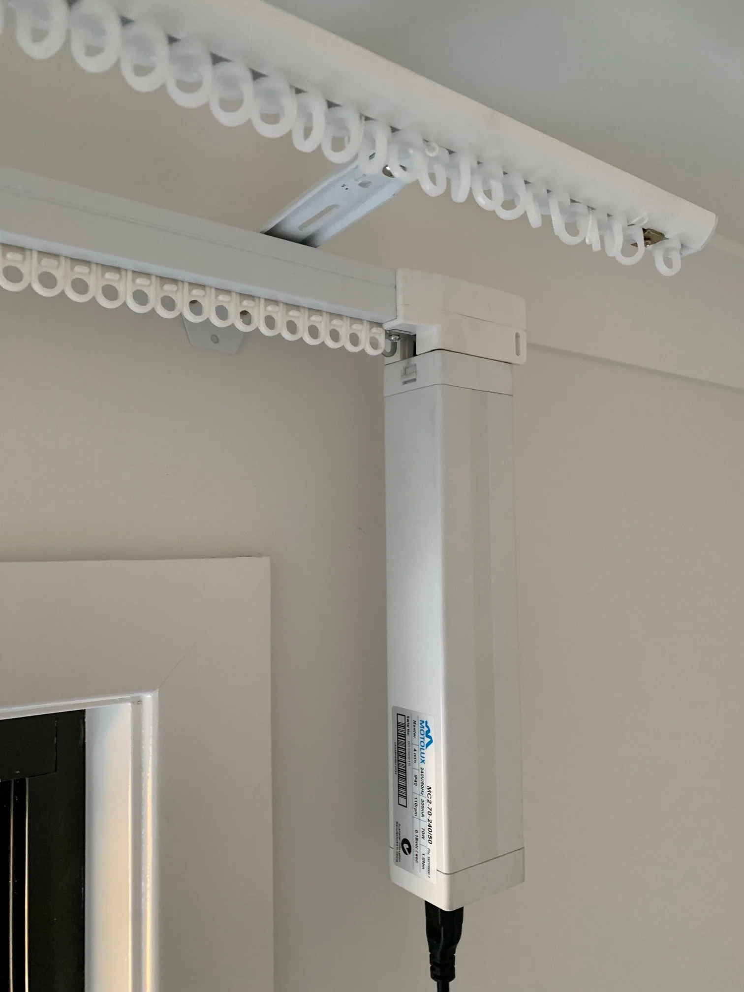 Series 2600 Curtain Track (Front) Motorised Curtain Track (Rear)