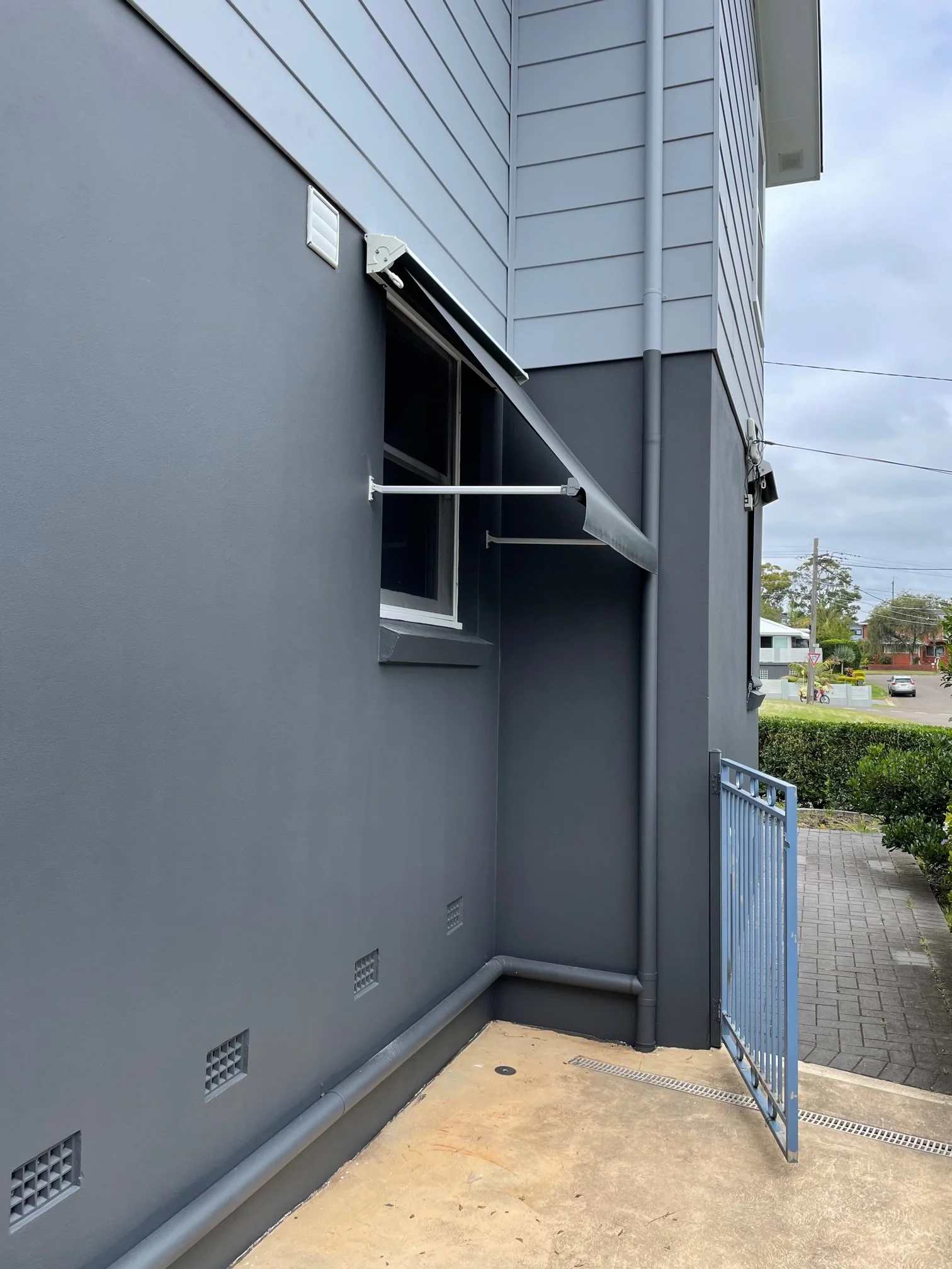 Pivot Arm Awning with Crank Operation