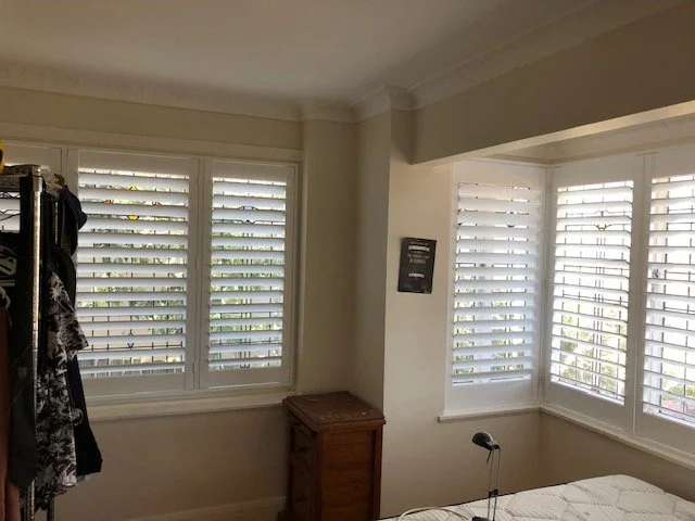 Plantation Shutter with 90° Corner Post