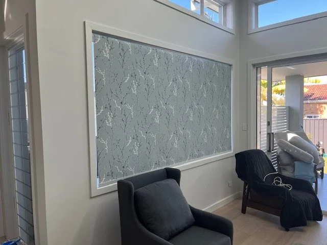 Roller Blind with Pattern Fabric in Lounge Room