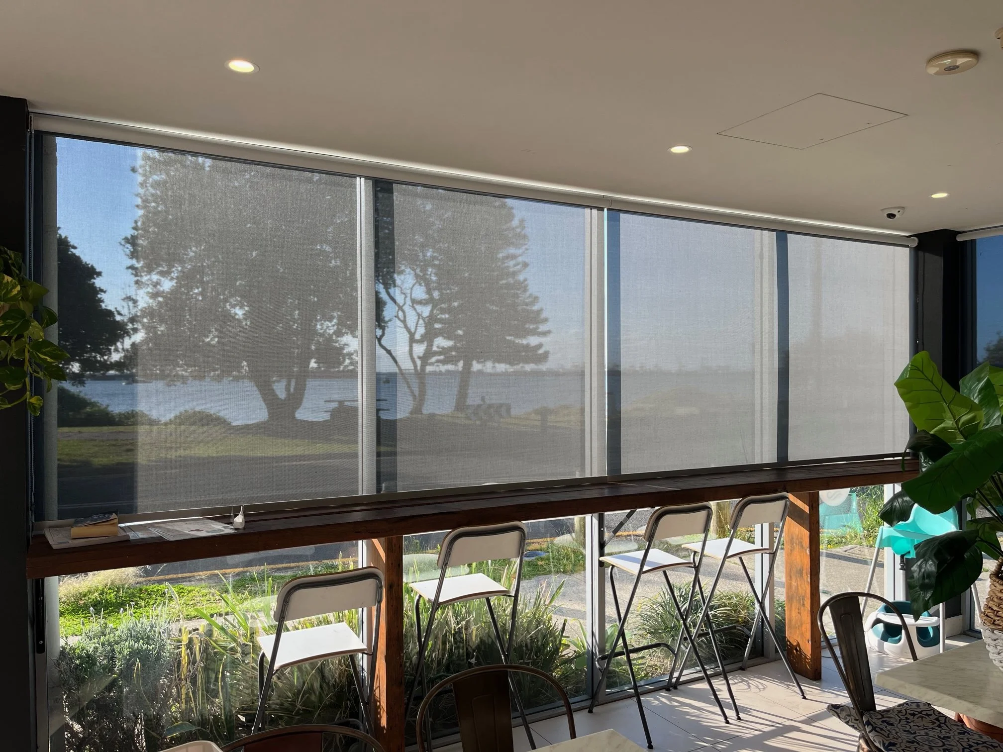 Thermal Sunscreen Roller Blinds (Inside View) Black or coloured on the inside to reduce glare and white or silver on the outside to reflect heat. Thermoview & Spectrum fabrics.