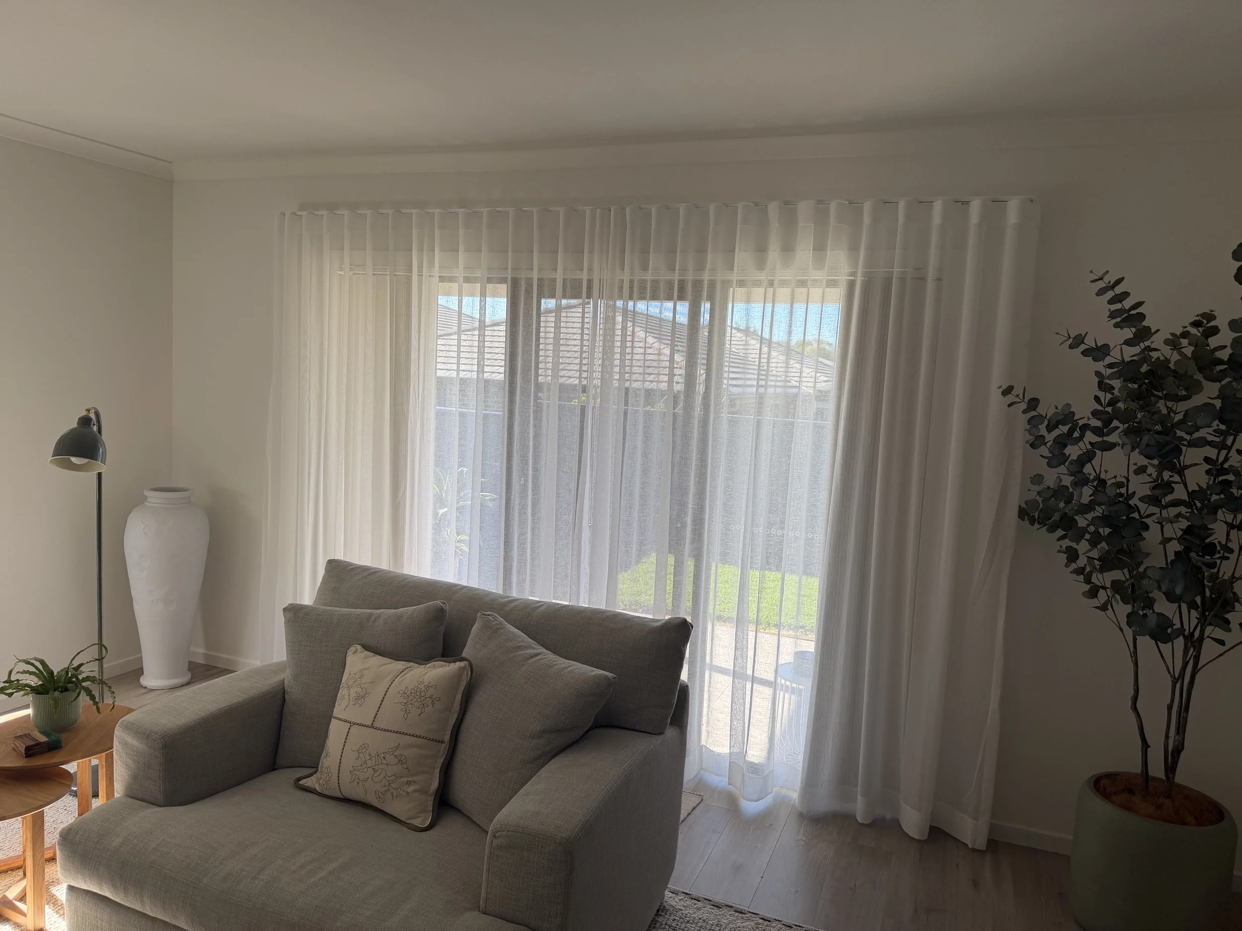 S-Wave Curtain in Nettex Bali Pearl fabric in Gilead Living Room