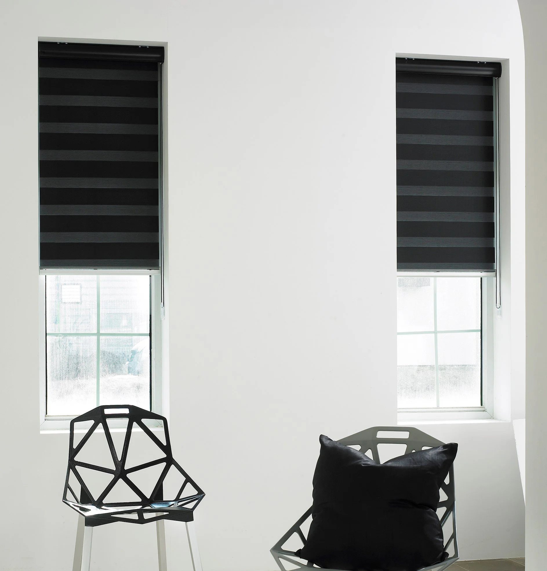 Optimum light control with these black Dual Shade Blinds