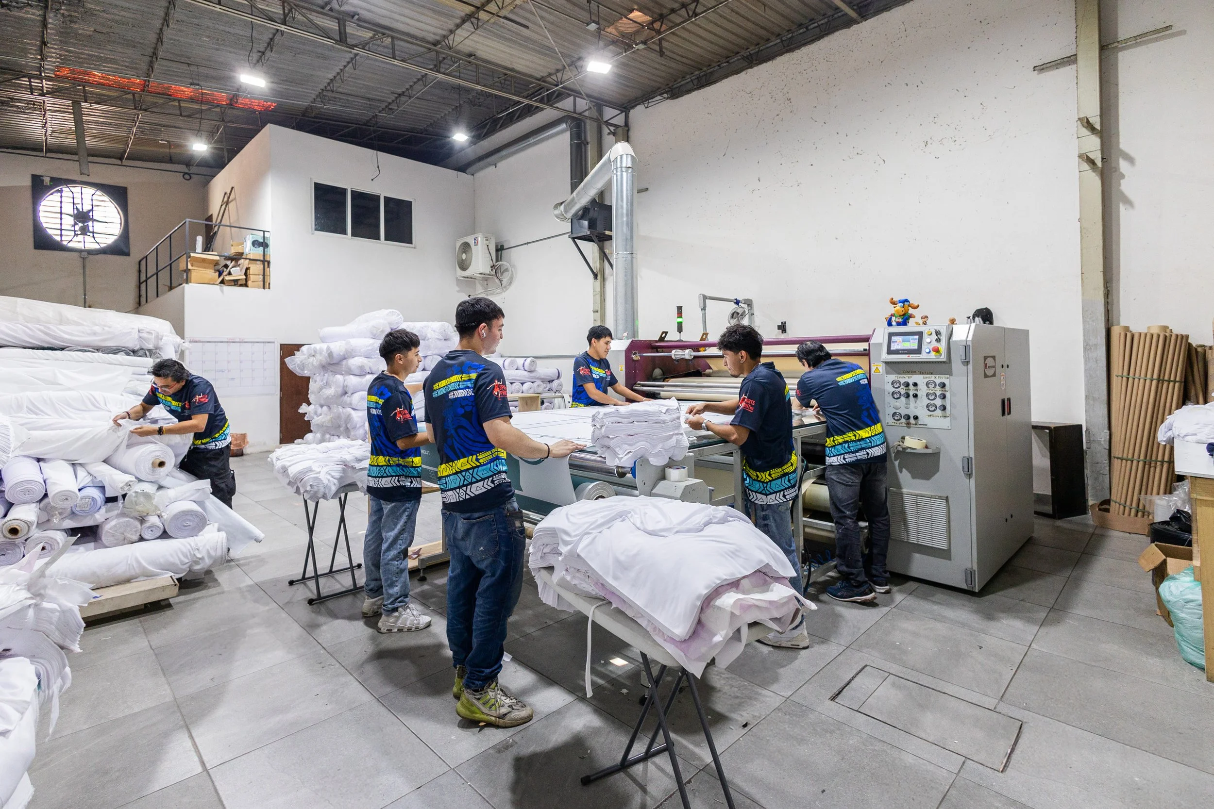 Equipo de impresión y corte de Sports Print Mx.
