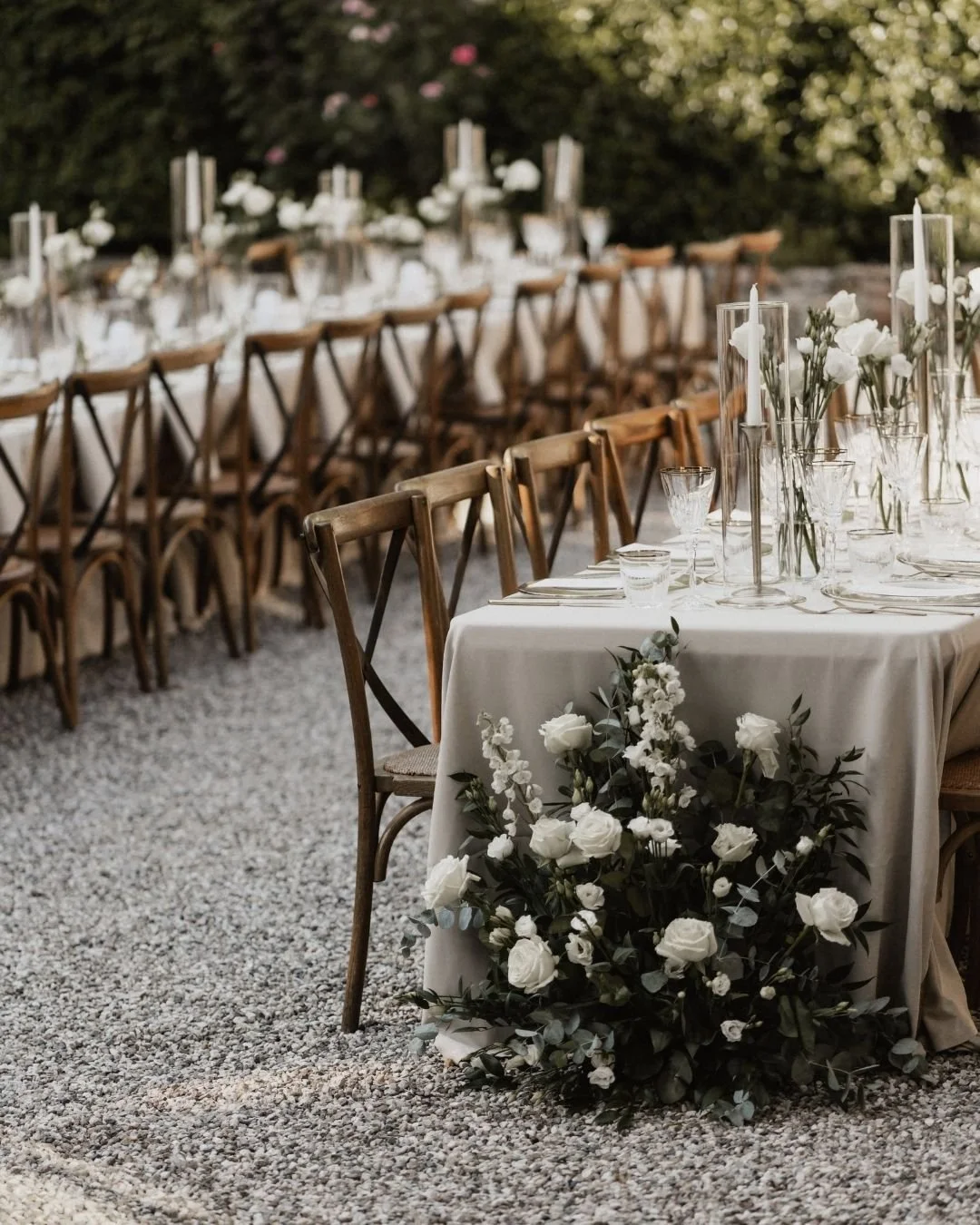 Elegant wedding table decoration with flowers in Italy villa