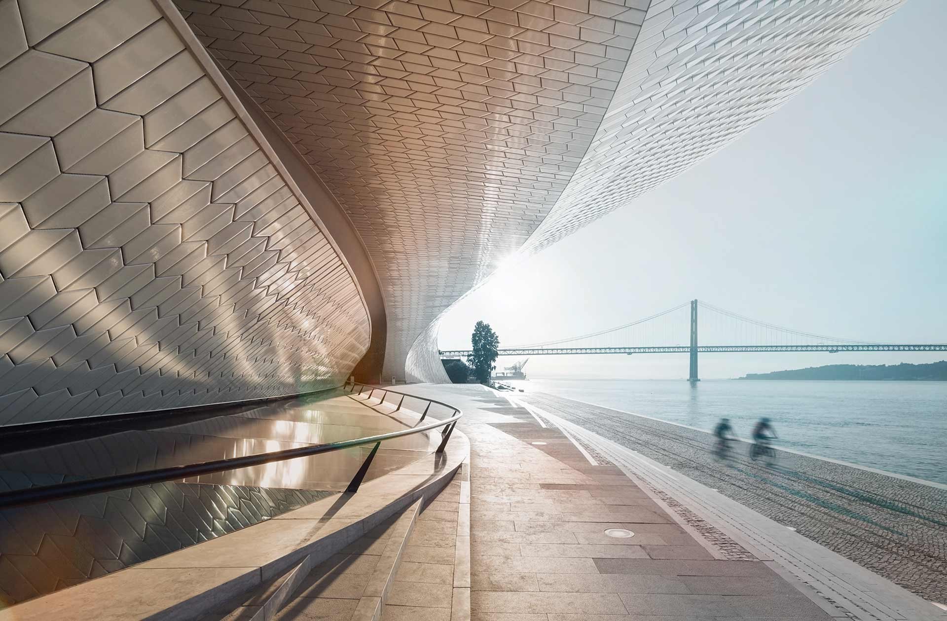 MAAT, Lisboa - Acabamentos exteriores urbanisticos e paisagisticos para os jardins e calçada portuguesa tradicional.