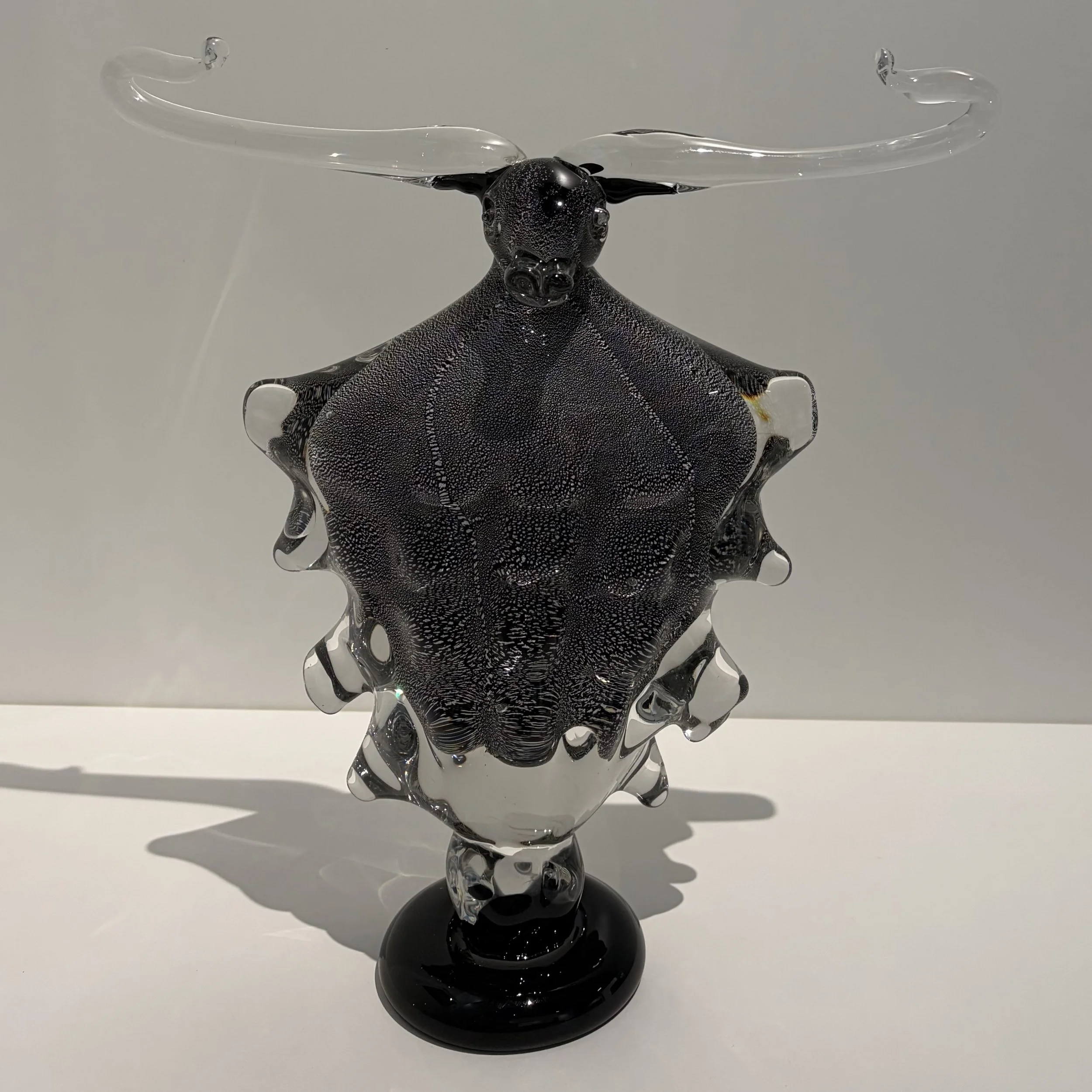 Exquisite Glass Bull Sculpture