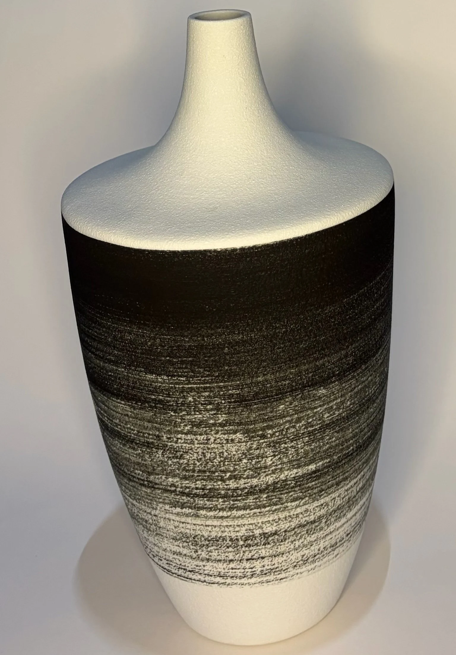 103-texture white vase with black gradient.jpeg