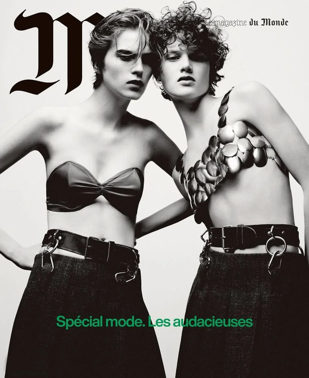 Black and white magazine cover featuring two women in edgy fashion poses, wearing statement belts and unconventional tops, with the headline 'Spécial mode. Les audacieuses' in green text.