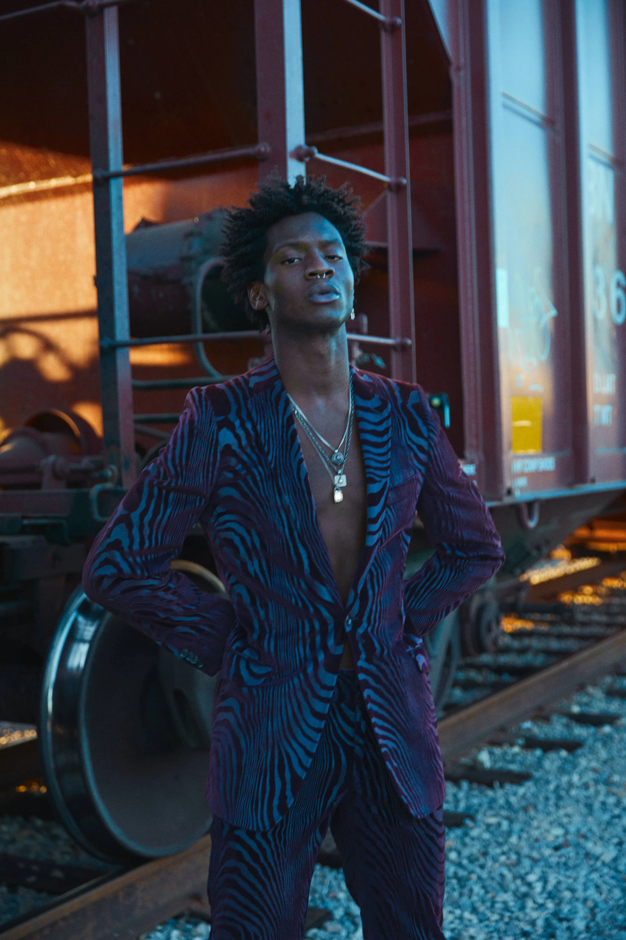 FV MAGAZINE ADONIS BOSSO 6.jpg