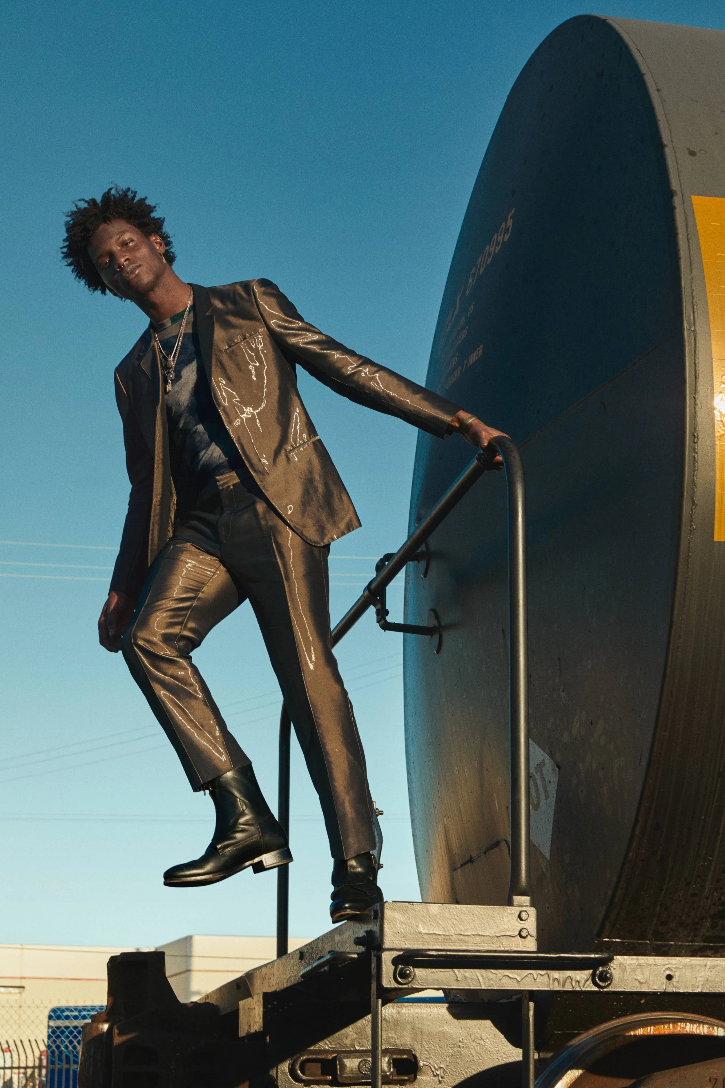 FV MAGAZINE ADONIS BOSSO 9.jpg